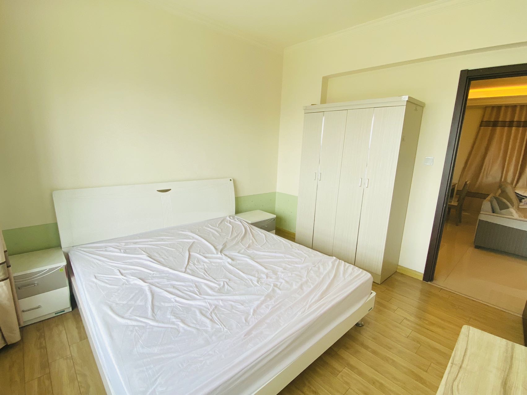 碧桂园 4室2厅2卫 2000.0元/月 碧桂园 4室2厅2卫 2000.0元/月室内图