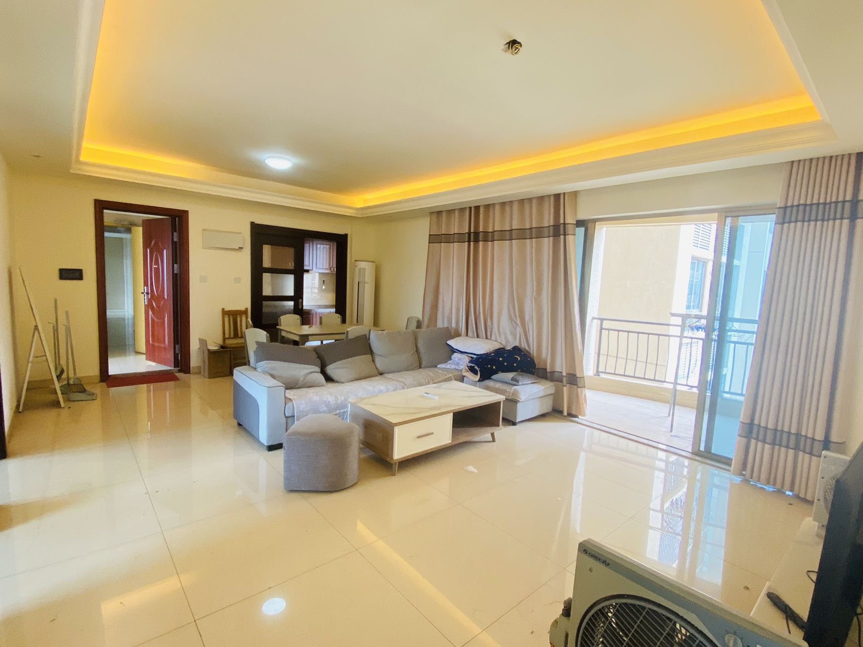 碧桂园 4室2厅2卫 2000.0元/月 碧桂园 4室2厅2卫 2000.0元/月室内图