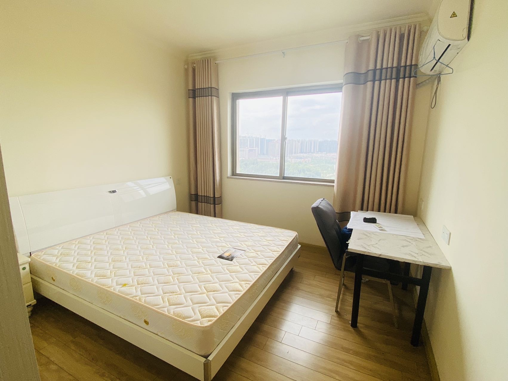 碧桂园 4室2厅2卫 2000.0元/月 碧桂园 4室2厅2卫 2000.0元/月室内图