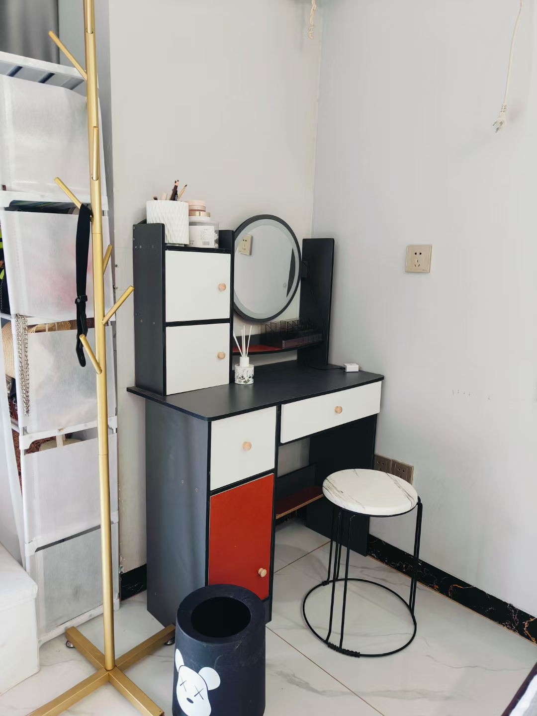 五洲富隆中心 1室1厅1卫 900.0元/月 五洲富隆中心 1室1厅1卫 900.0元/月室内图