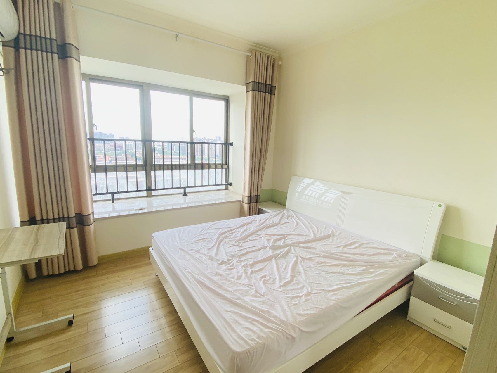 碧桂园 4室2厅2卫 2000.0元/月 碧桂园 4室2厅2卫 2000.0元/月室内图