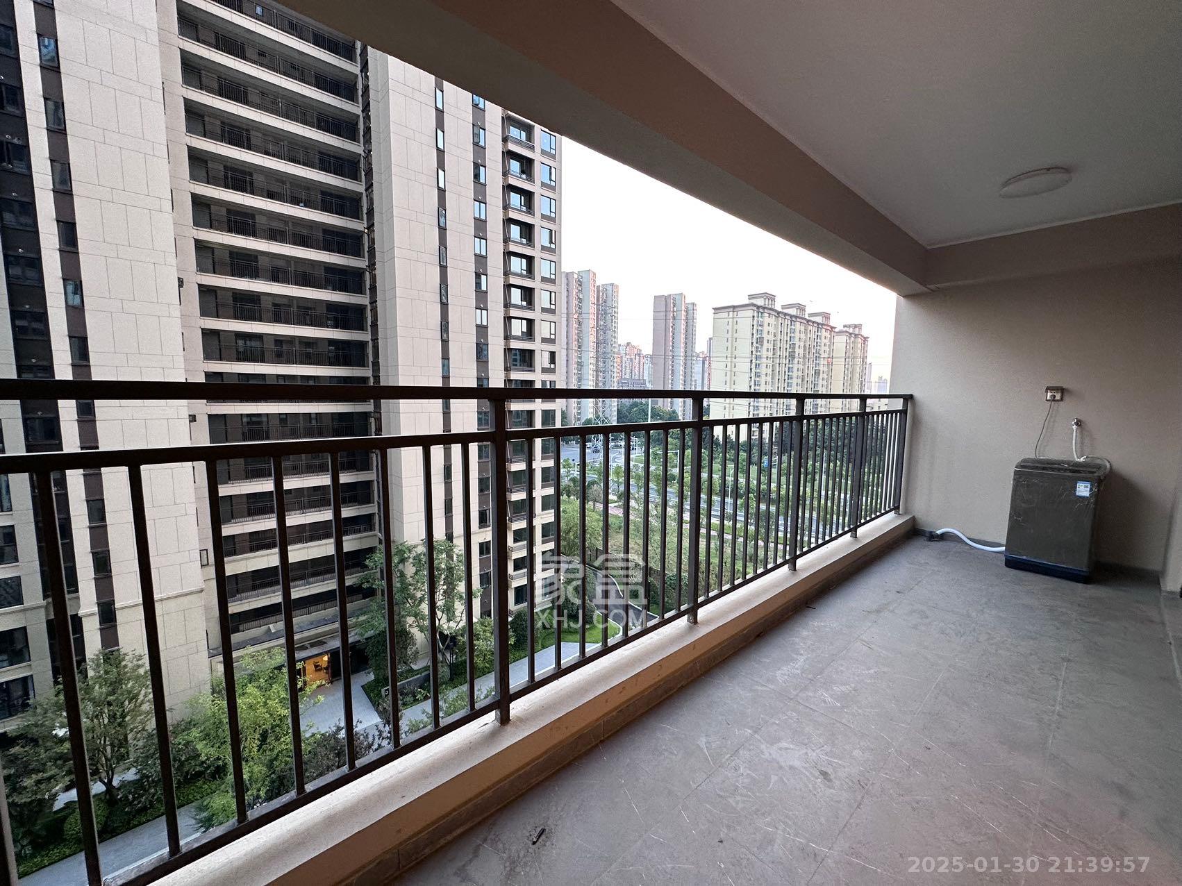 龙湖春江天玺 3室2厅2卫 3800.0元/月 龙湖春江天玺 3室2厅2卫 3800.0元/月室内图