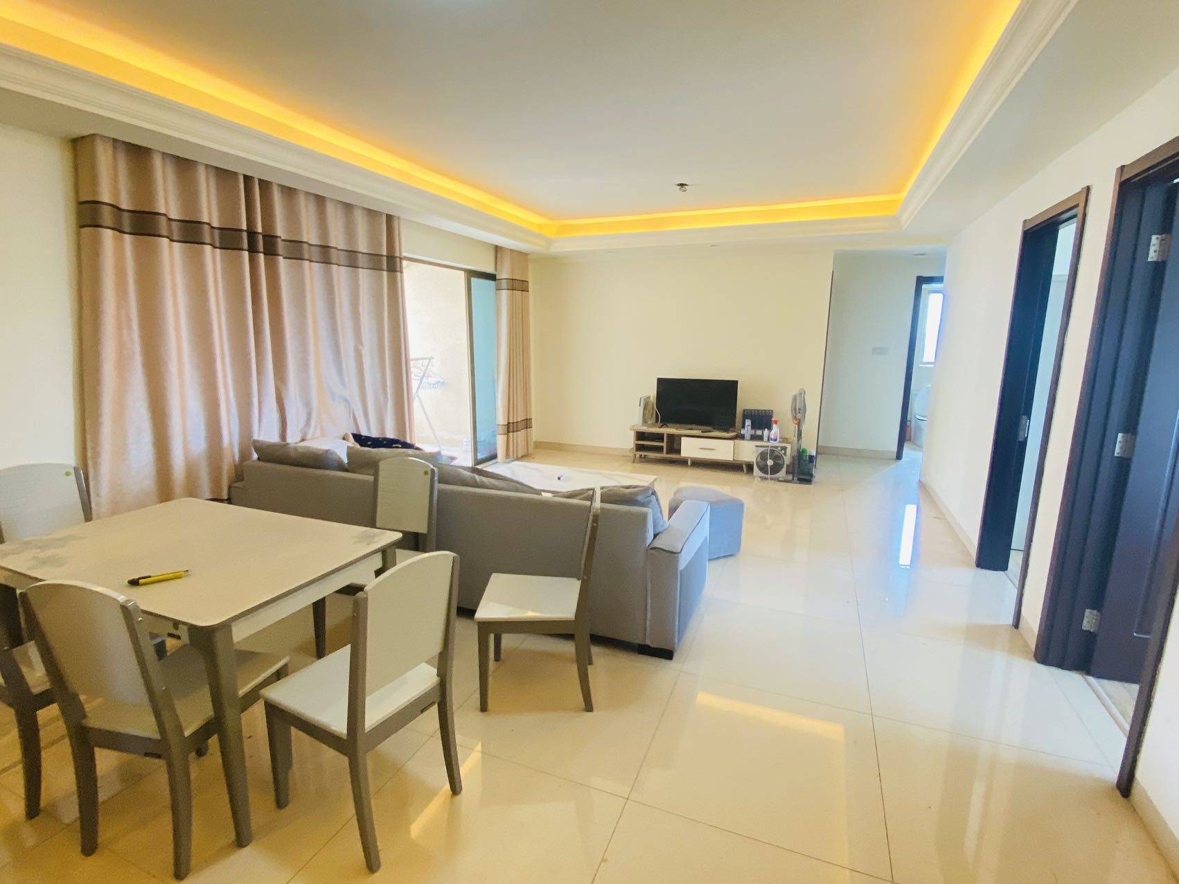 碧桂园 4室2厅2卫 2000.0元/月 碧桂园 4室2厅2卫 2000.0元/月室内图