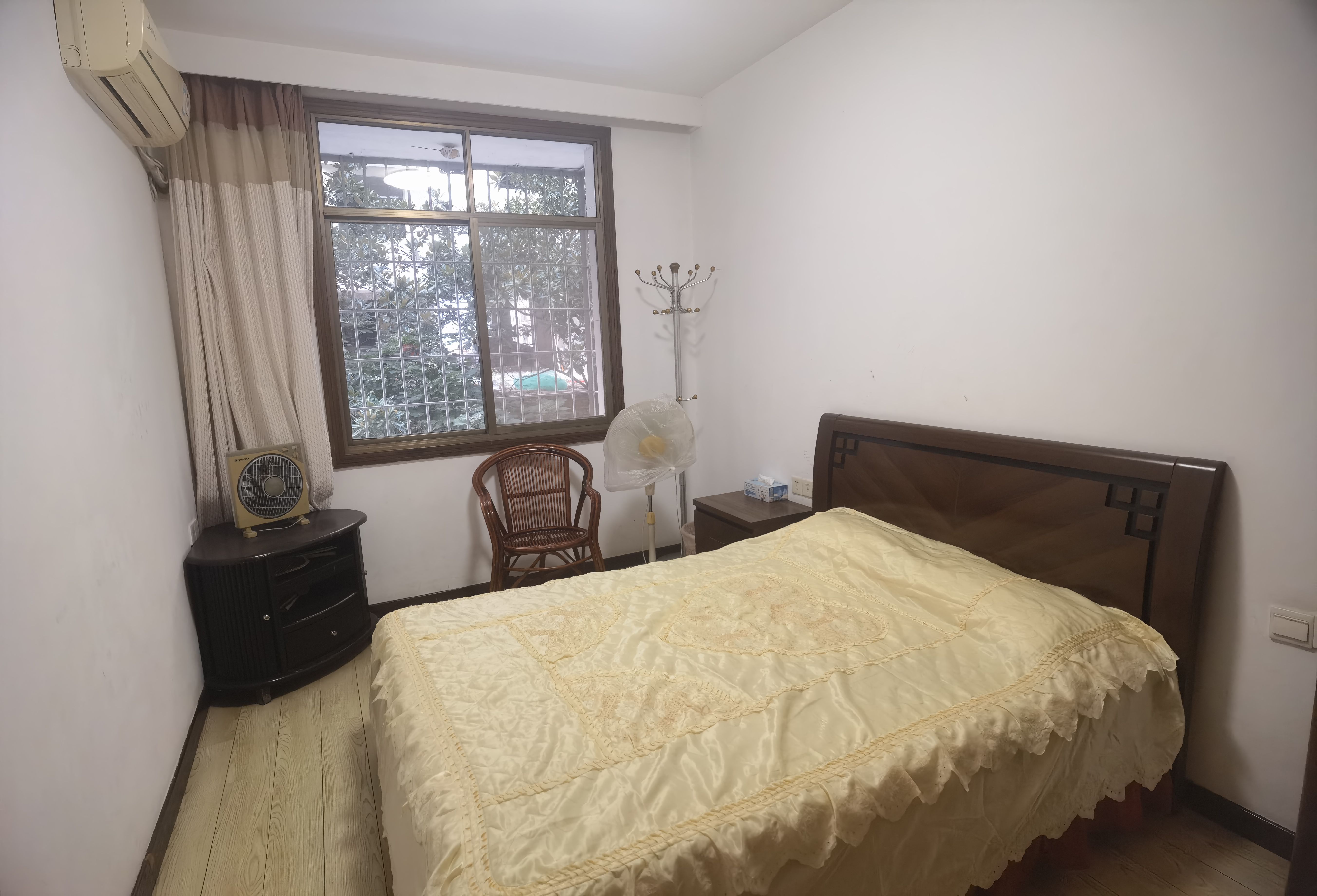 娄底一中教师新村 4室2厅2卫 70.0万 娄底一中教师新村 4室2厅2卫 70.0万客厅