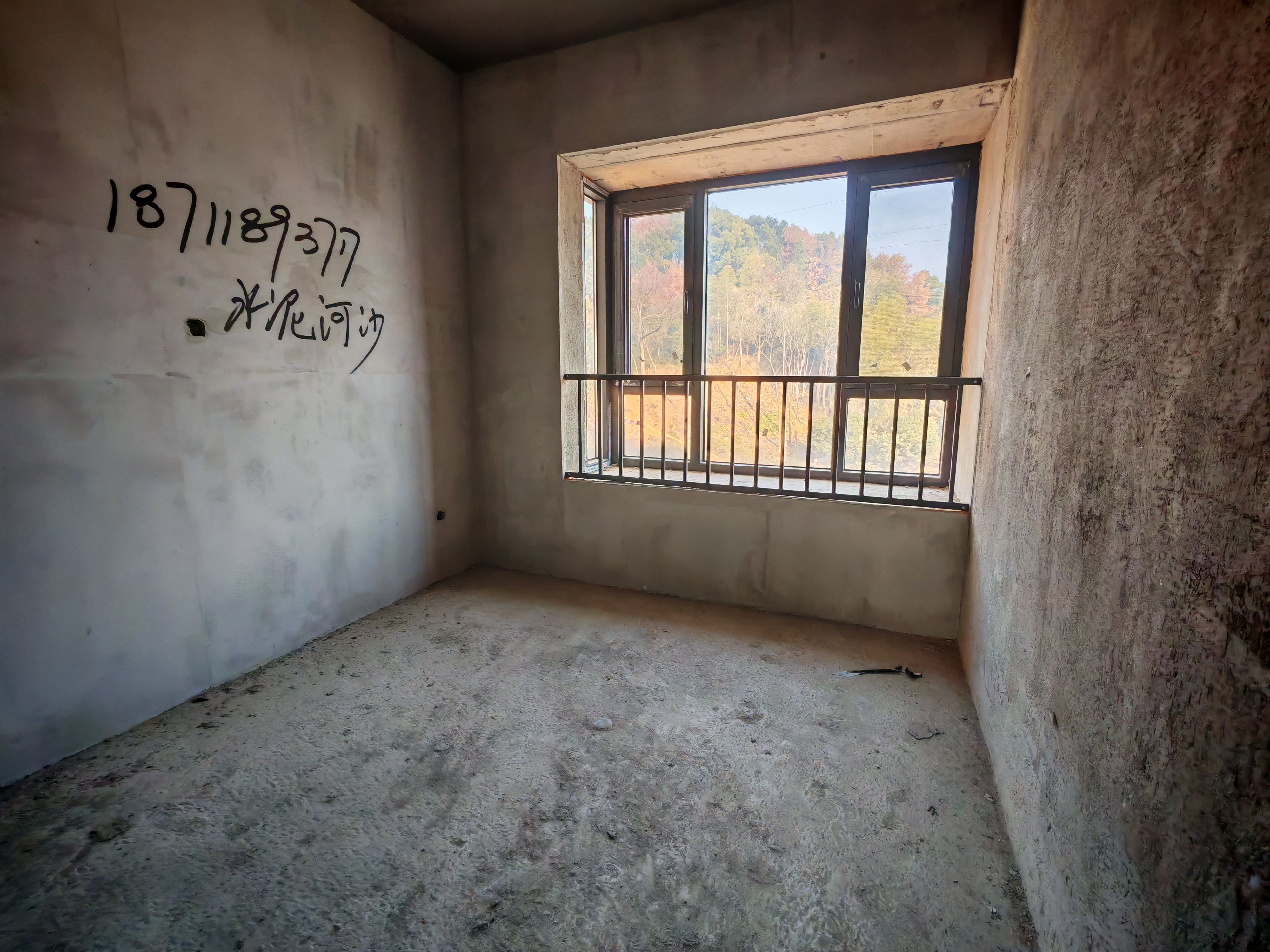 德馨苑 4室2厅2卫 98.0万 德馨苑 4室2厅2卫 98.0万客厅