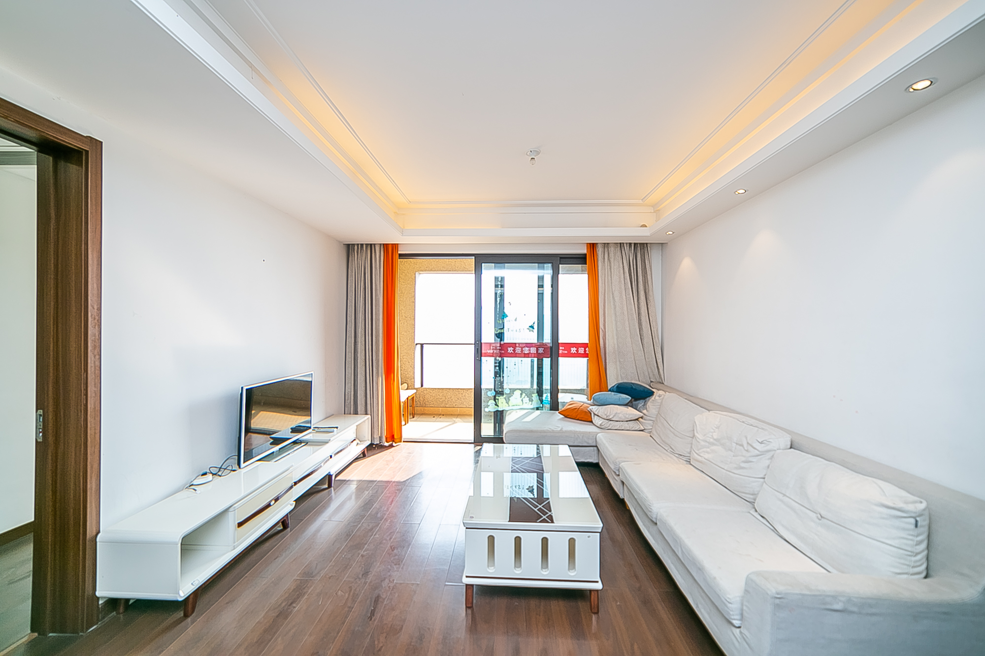 万科紫台 3室2厅1卫 180.0万 万科紫台 3室2厅1卫 180.0万客厅