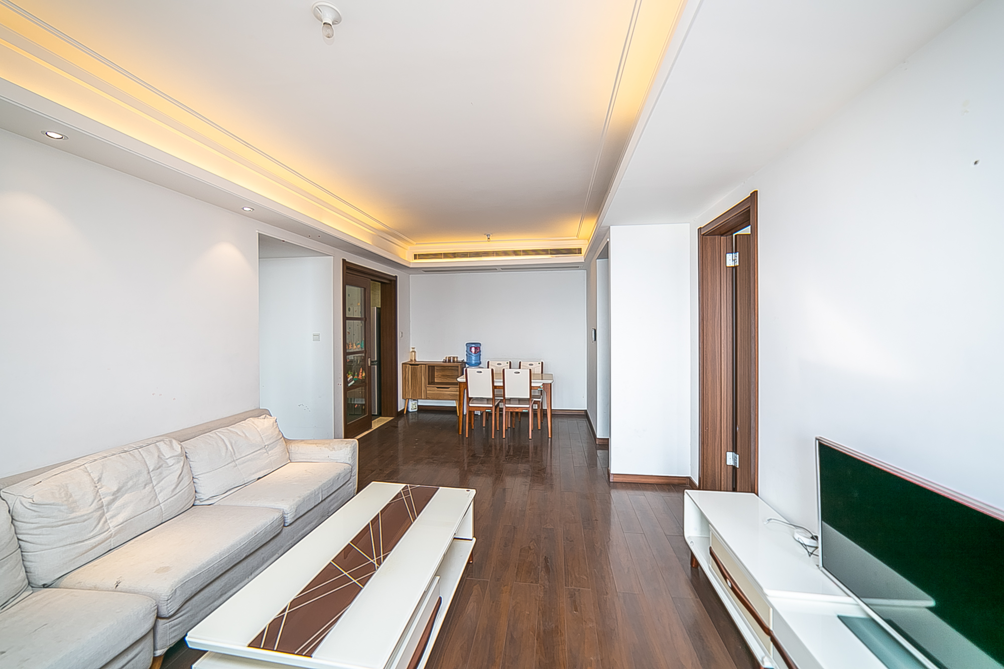 万科紫台 3室2厅1卫 180.0万 万科紫台 3室2厅1卫 180.0万客厅