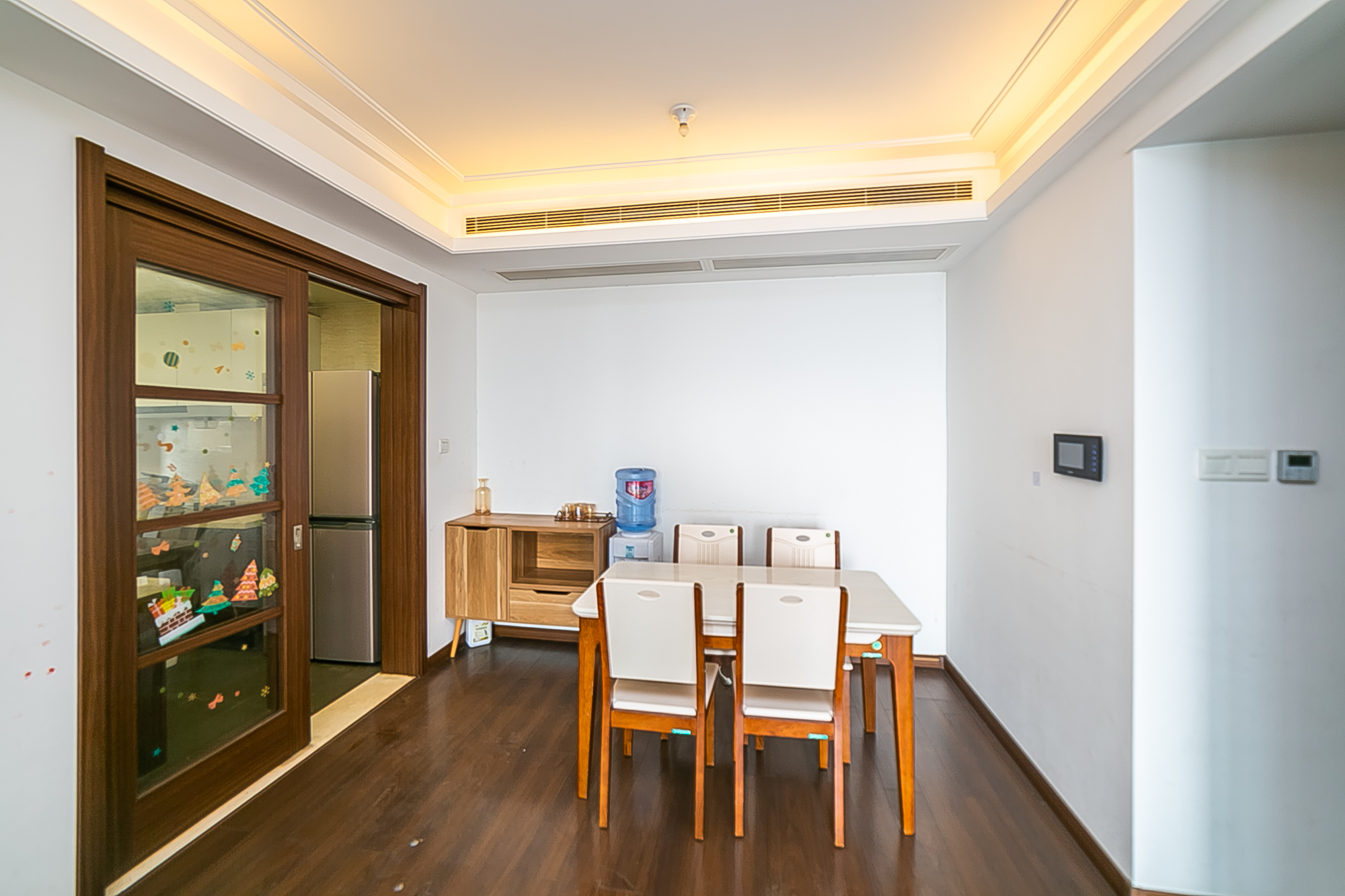 万科紫台 3室2厅1卫 180.0万 万科紫台 3室2厅1卫 180.0万客厅