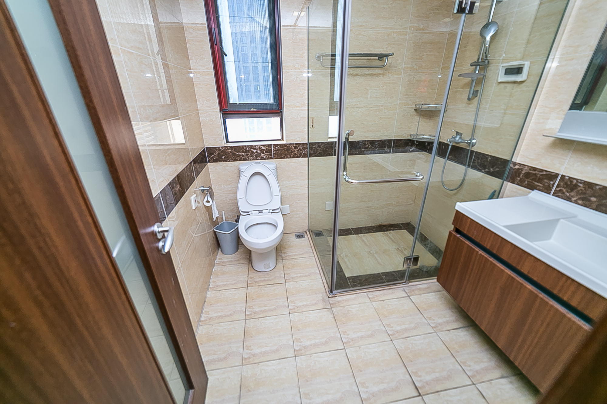 万科紫台 3室2厅1卫 180.0万 万科紫台 3室2厅1卫 180.0万卫生间