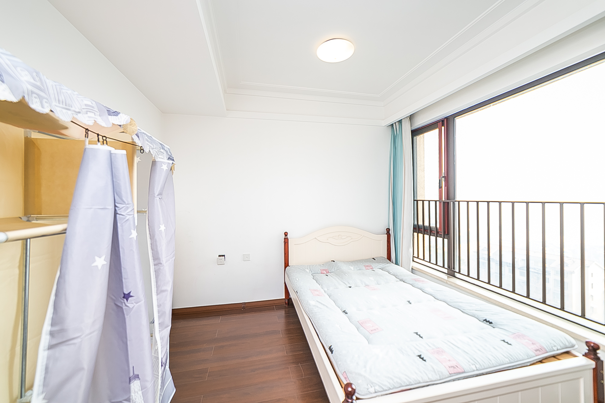 万科紫台 3室2厅1卫 180.0万 万科紫台 3室2厅1卫 180.0万卧室