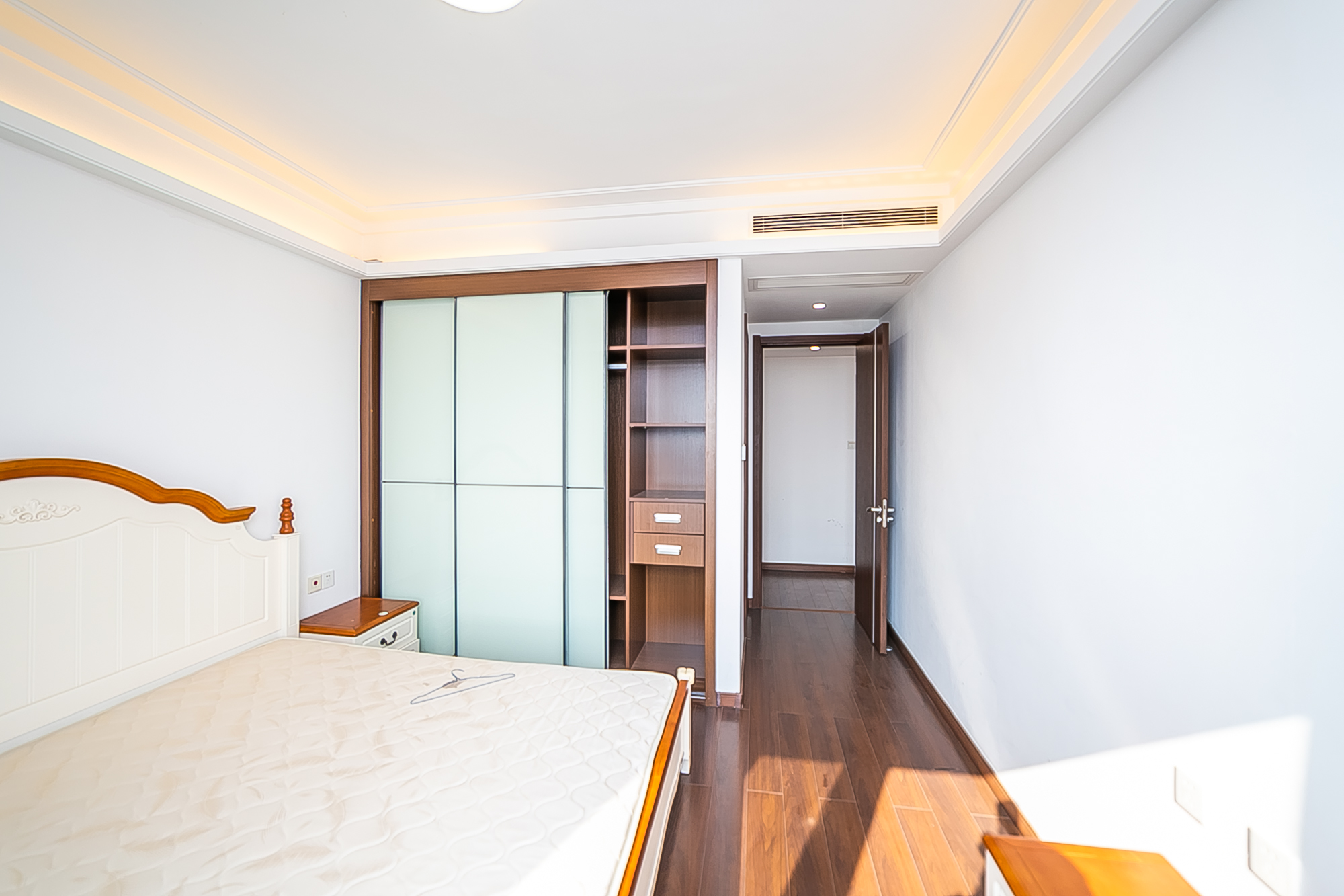 万科紫台 3室2厅1卫 180.0万 万科紫台 3室2厅1卫 180.0万卧室