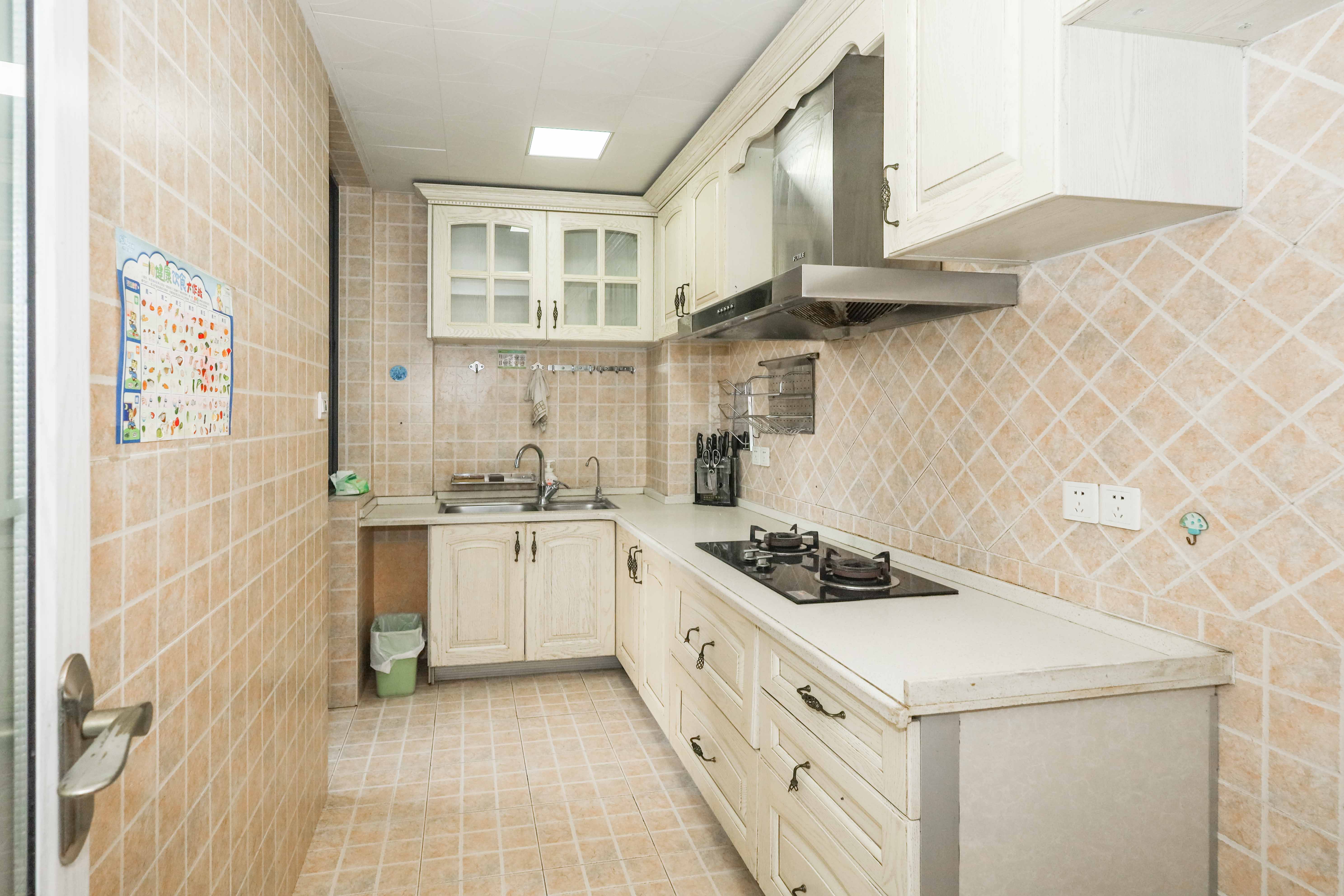 保利麓谷林语B区  3室2厅1卫    106.0万 保利麓谷林语B区  3室2厅1卫    106.0万厨房