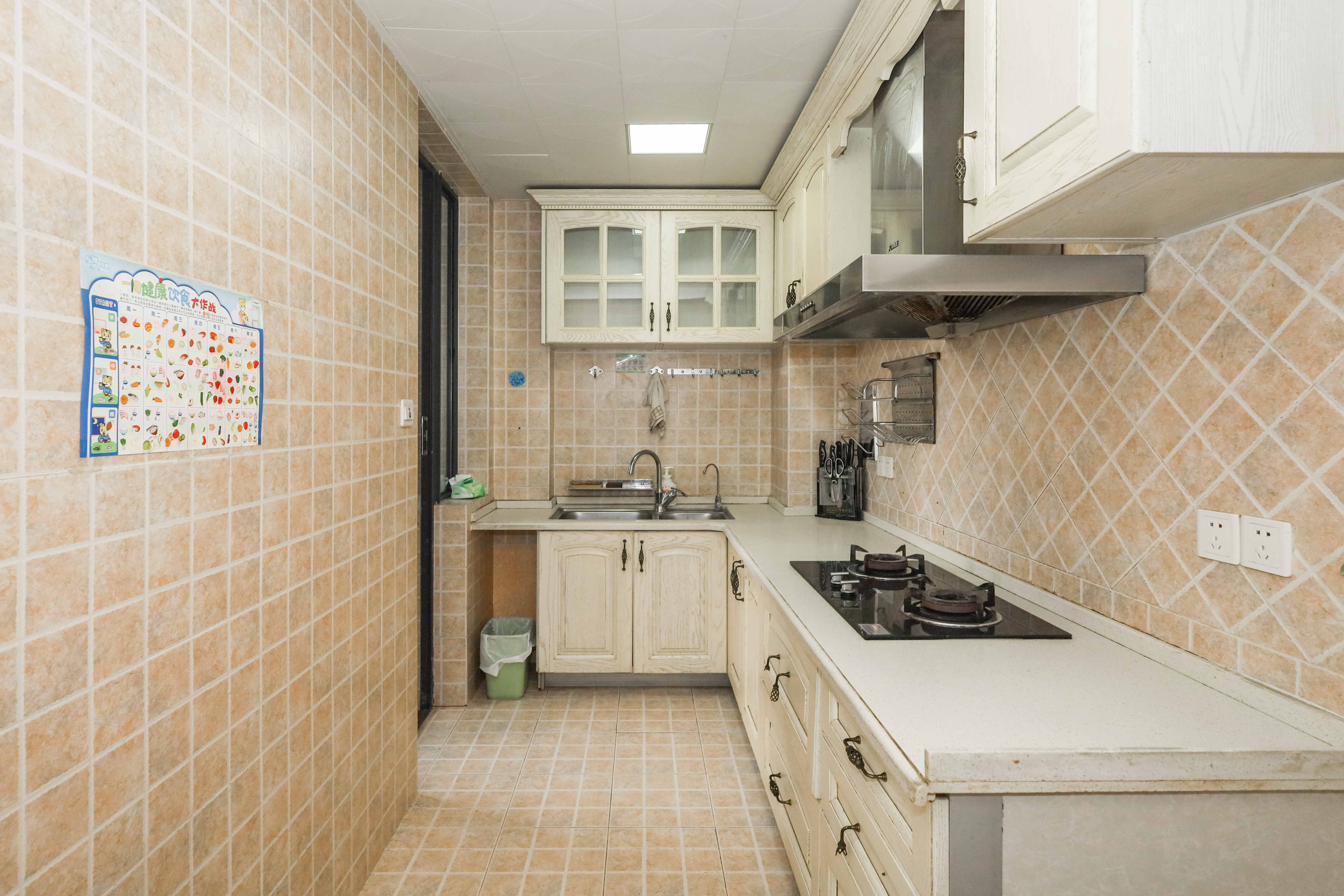 保利麓谷林语B区  3室2厅1卫    106.0万 保利麓谷林语B区  3室2厅1卫    106.0万厨房