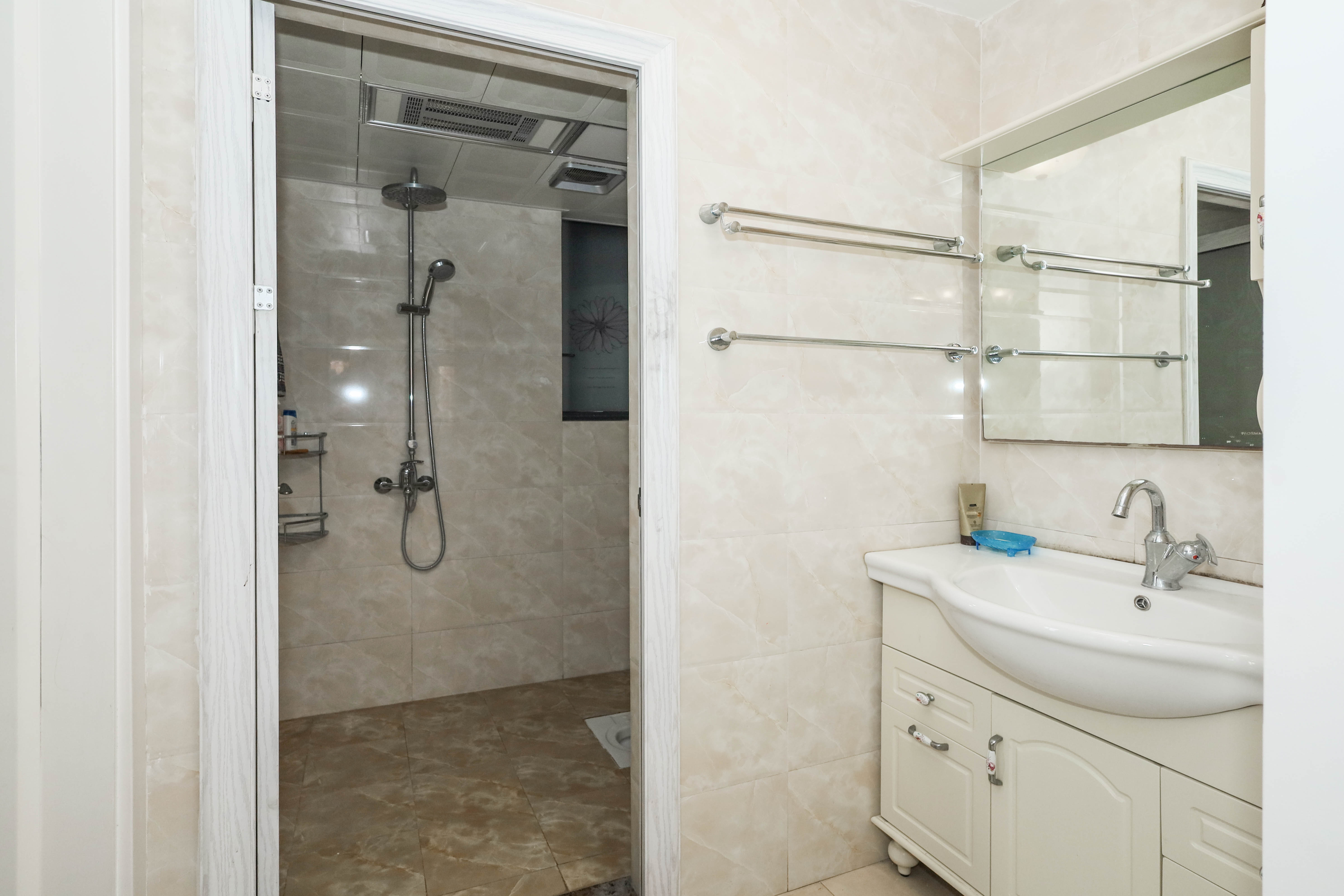 保利麓谷林语B区  3室2厅1卫    106.0万 保利麓谷林语B区  3室2厅1卫    106.0万卫生间