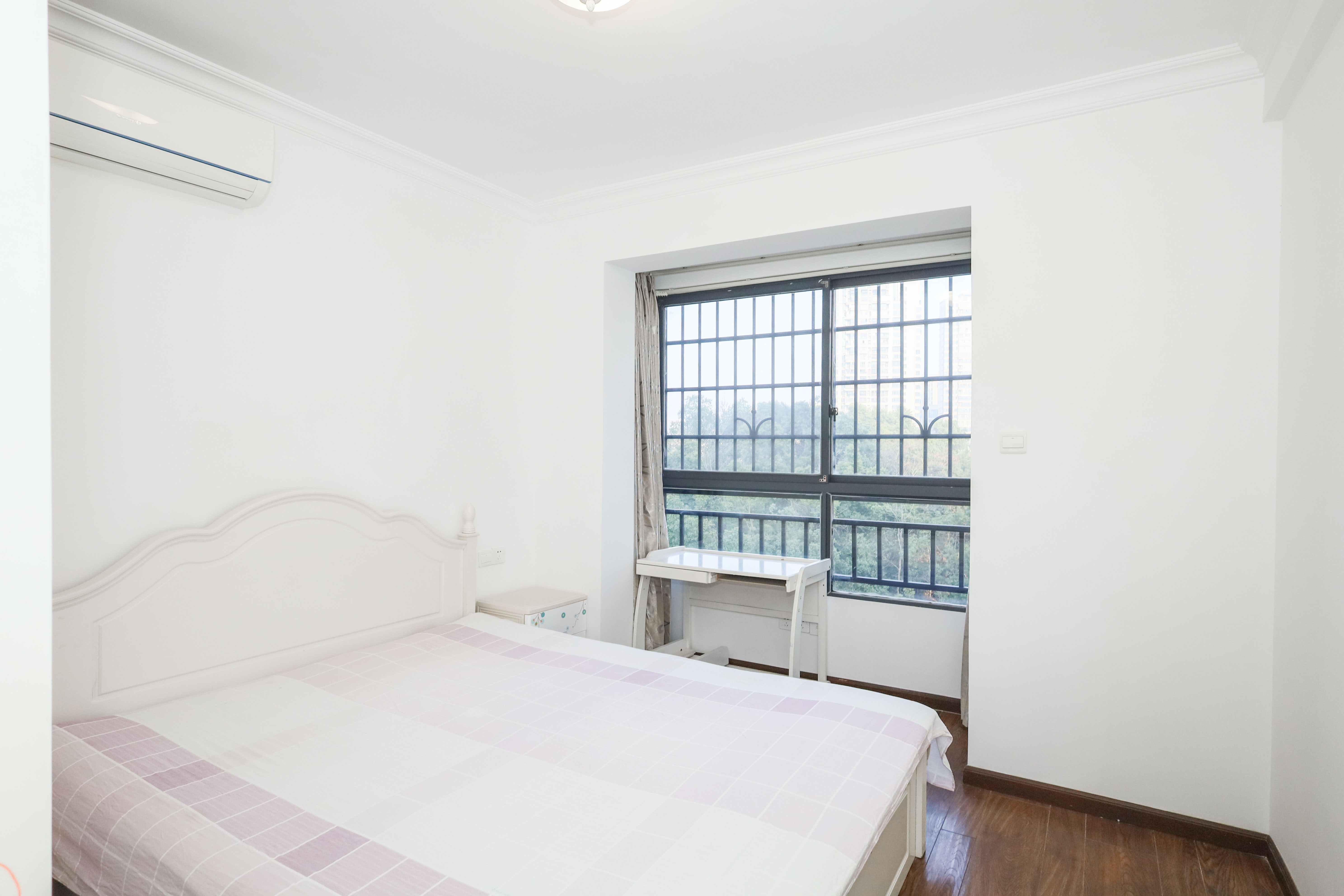 保利麓谷林语B区  3室2厅1卫    106.0万 保利麓谷林语B区  3室2厅1卫    106.0万卧室