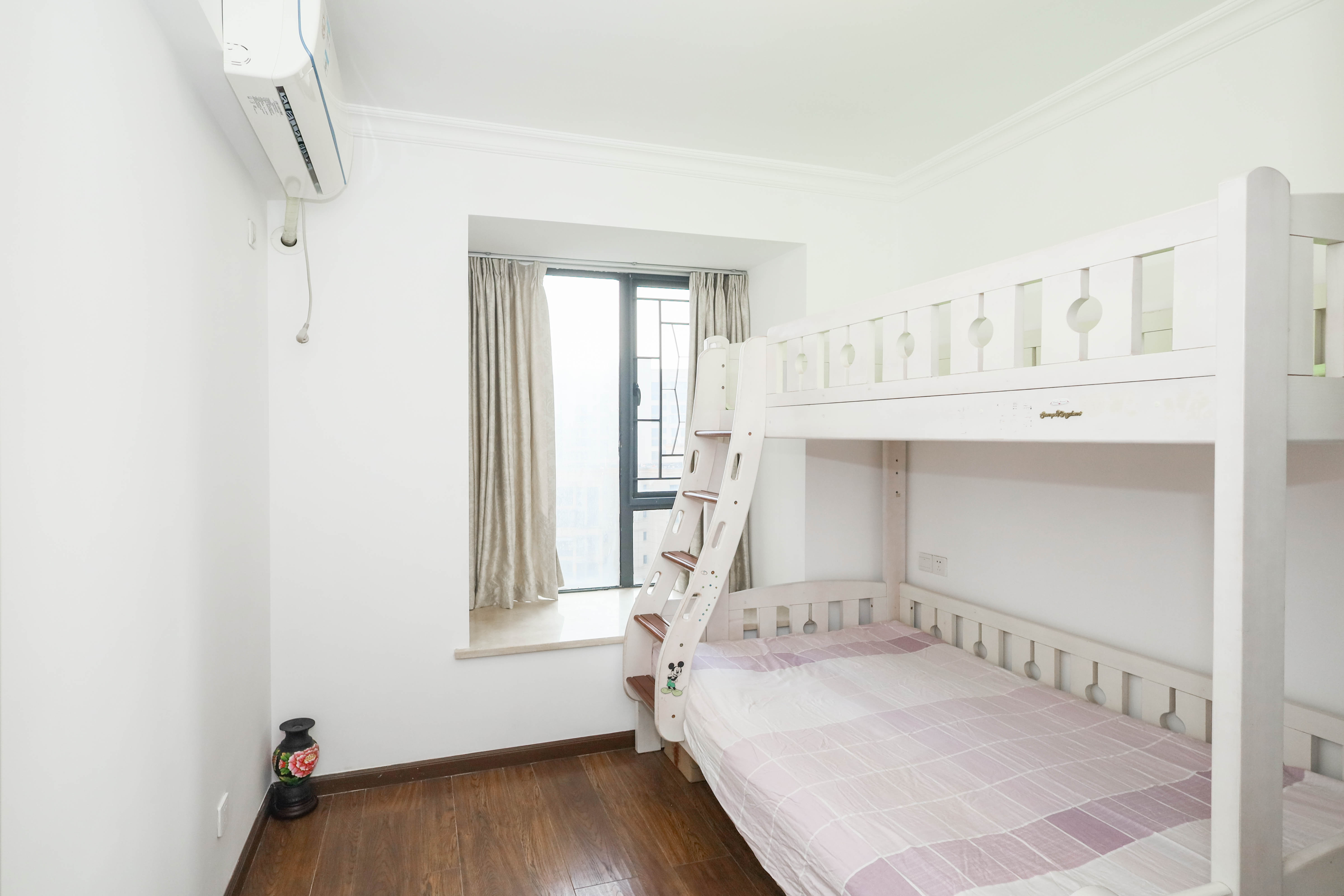 保利麓谷林语B区  3室2厅1卫    106.0万 保利麓谷林语B区  3室2厅1卫    106.0万卧室