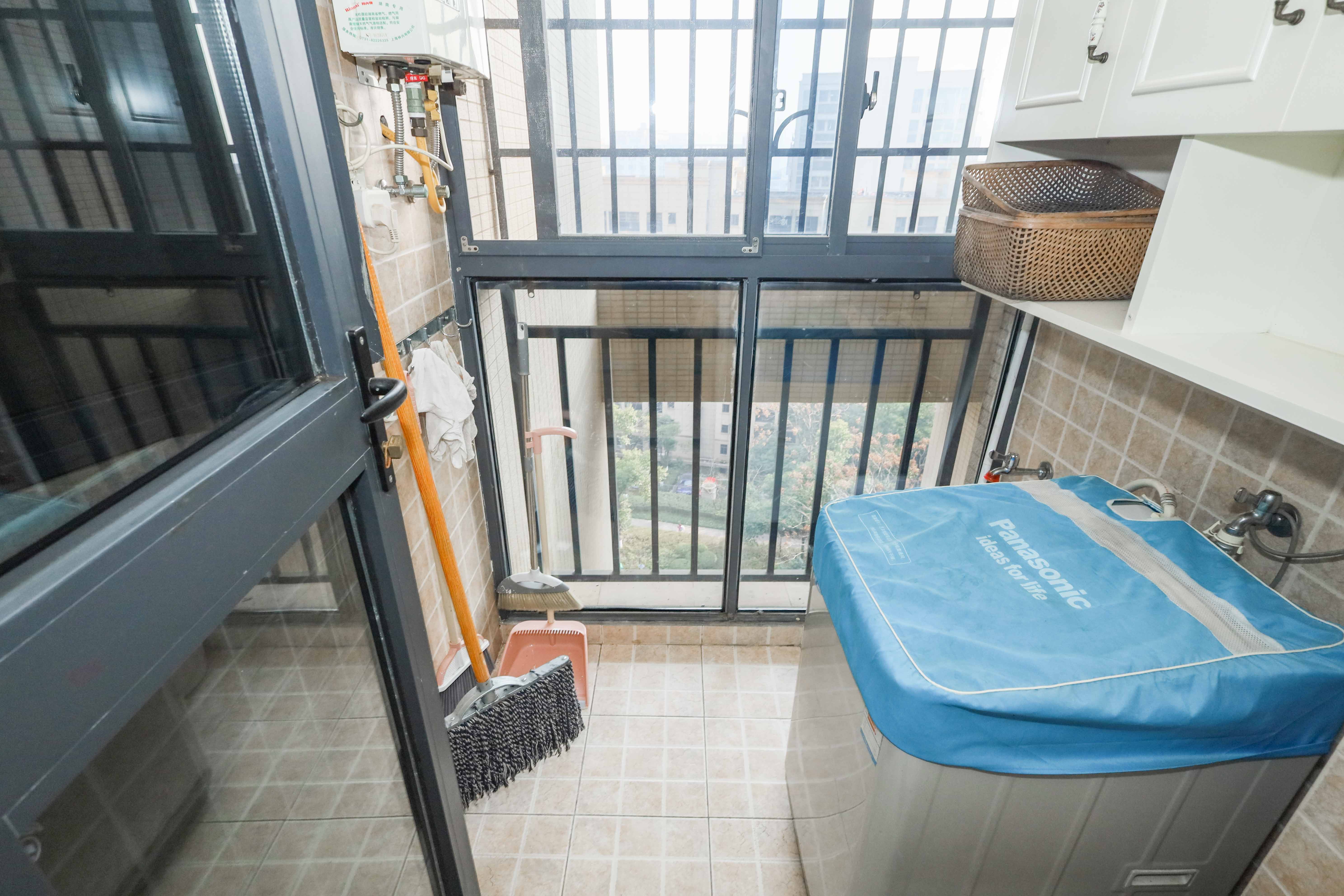 保利麓谷林语B区  3室2厅1卫    106.0万 保利麓谷林语B区  3室2厅1卫    106.0万阳台