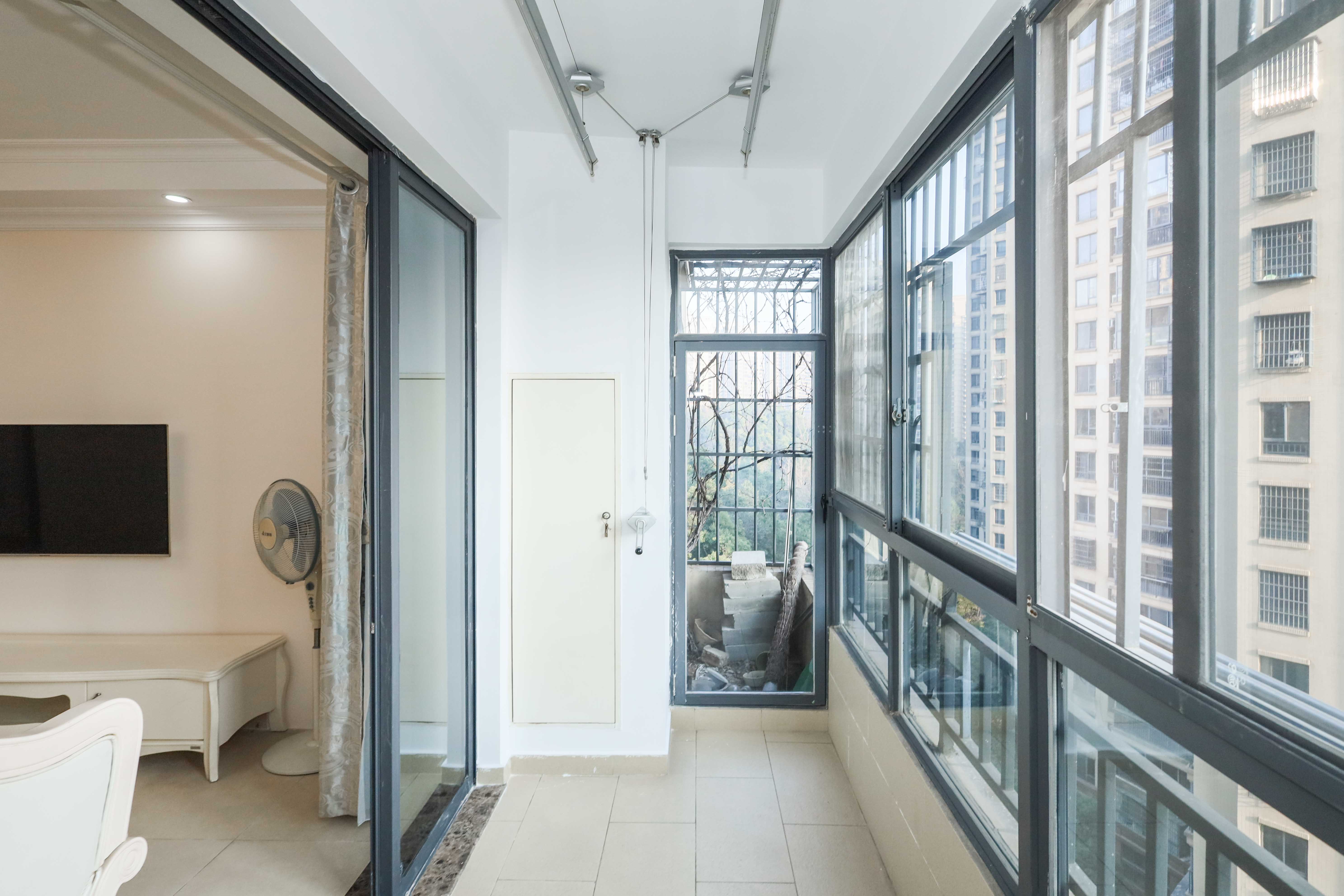 保利麓谷林语B区  3室2厅1卫    106.0万 保利麓谷林语B区  3室2厅1卫    106.0万阳台