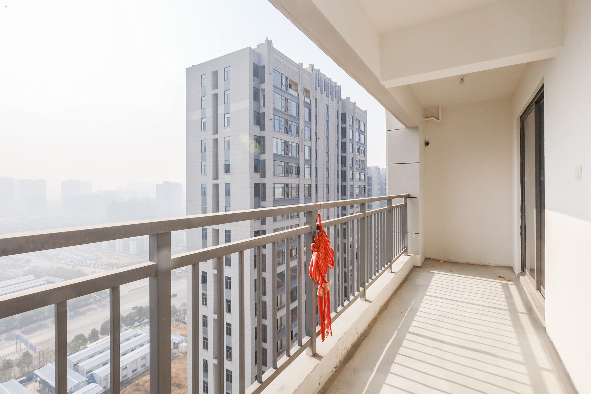 诺德滨江逸园（中铁逸园）  4室2厅2卫   210.00万阳台