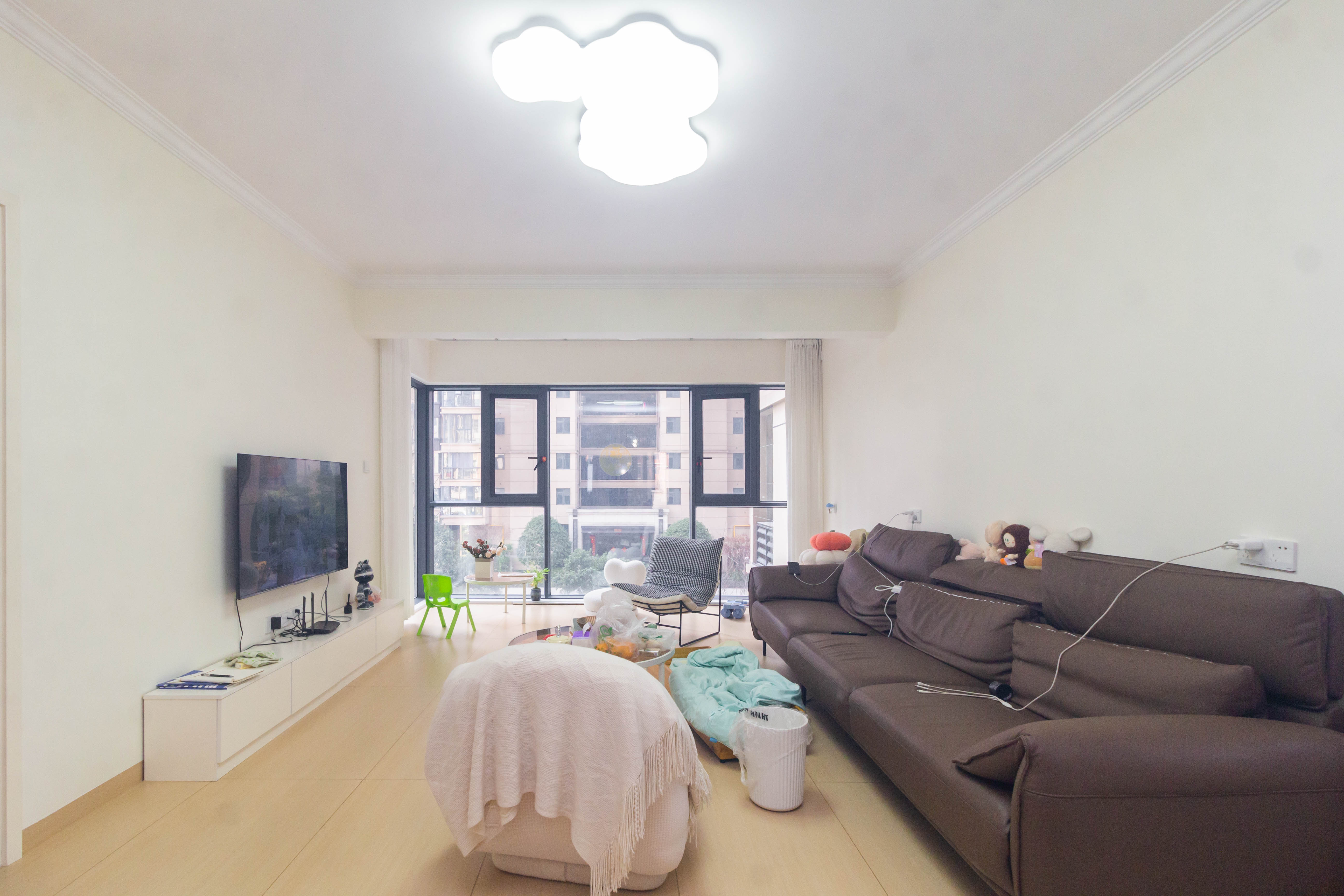 日盛湖湘花苑  3室2厅2卫    94.8万 日盛湖湘花苑  3室2厅2卫    94.8万客厅