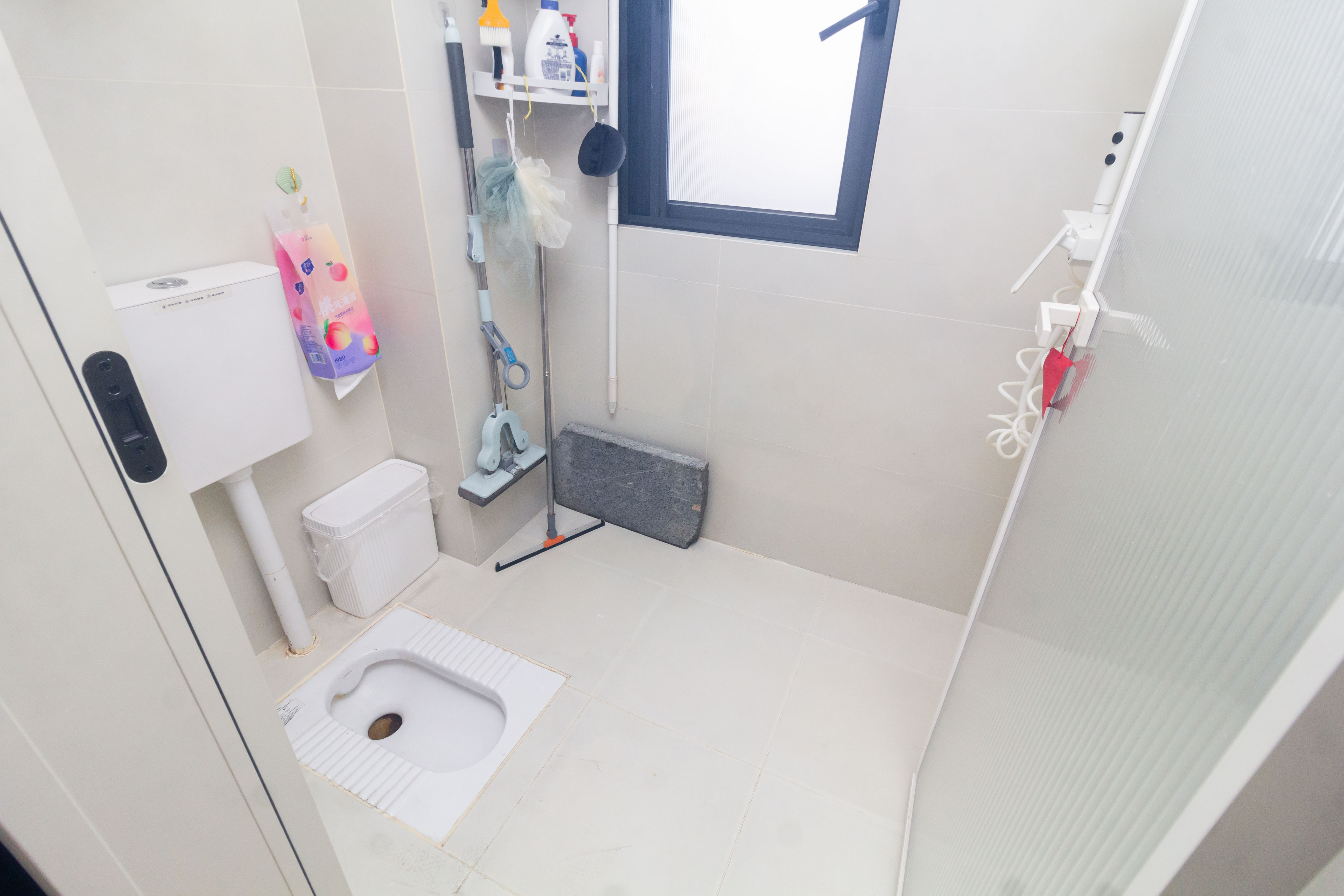 日盛湖湘花苑  3室2厅2卫    94.8万 日盛湖湘花苑  3室2厅2卫    94.8万卫生间