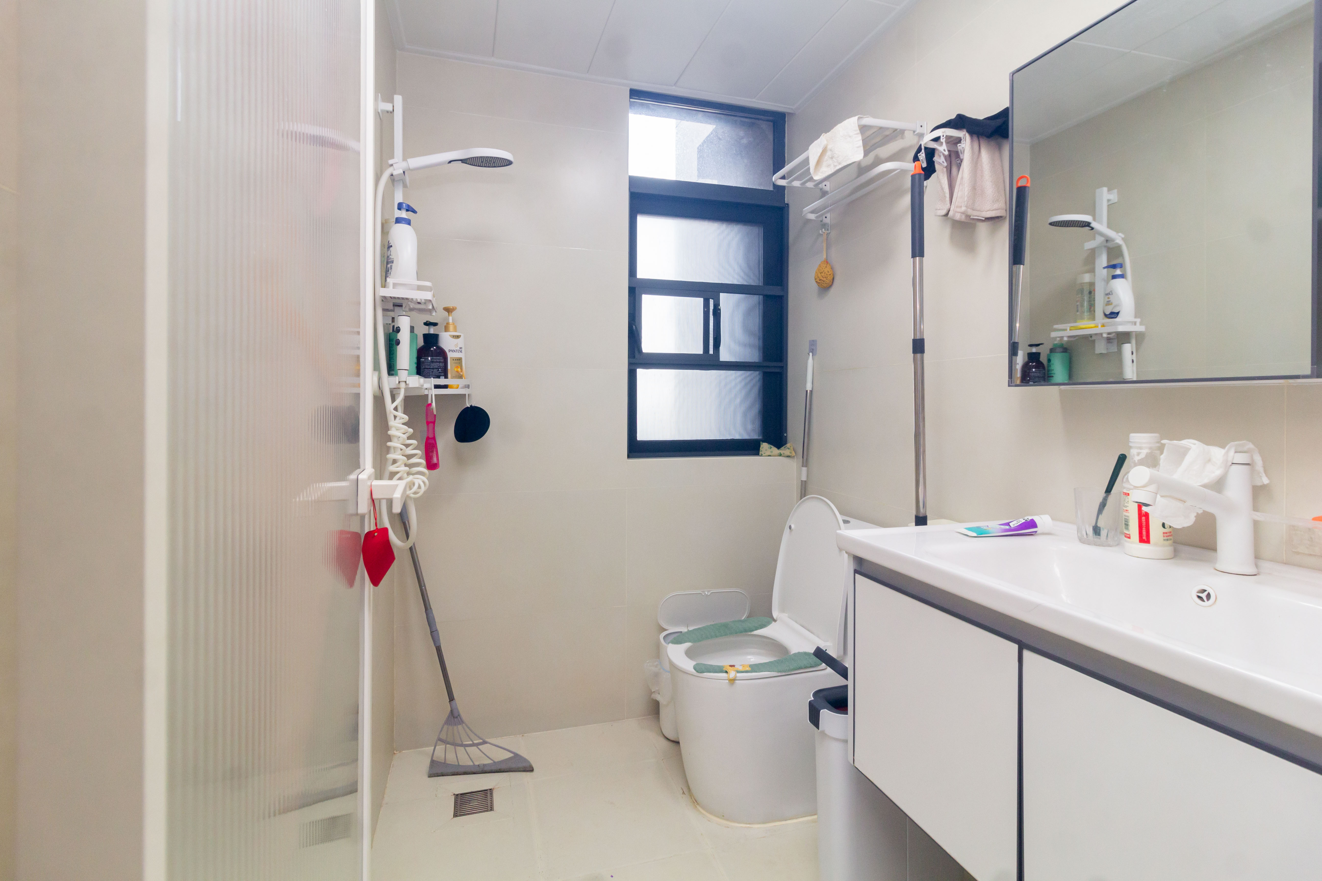 日盛湖湘花苑  3室2厅2卫    94.8万 日盛湖湘花苑  3室2厅2卫    94.8万卫生间