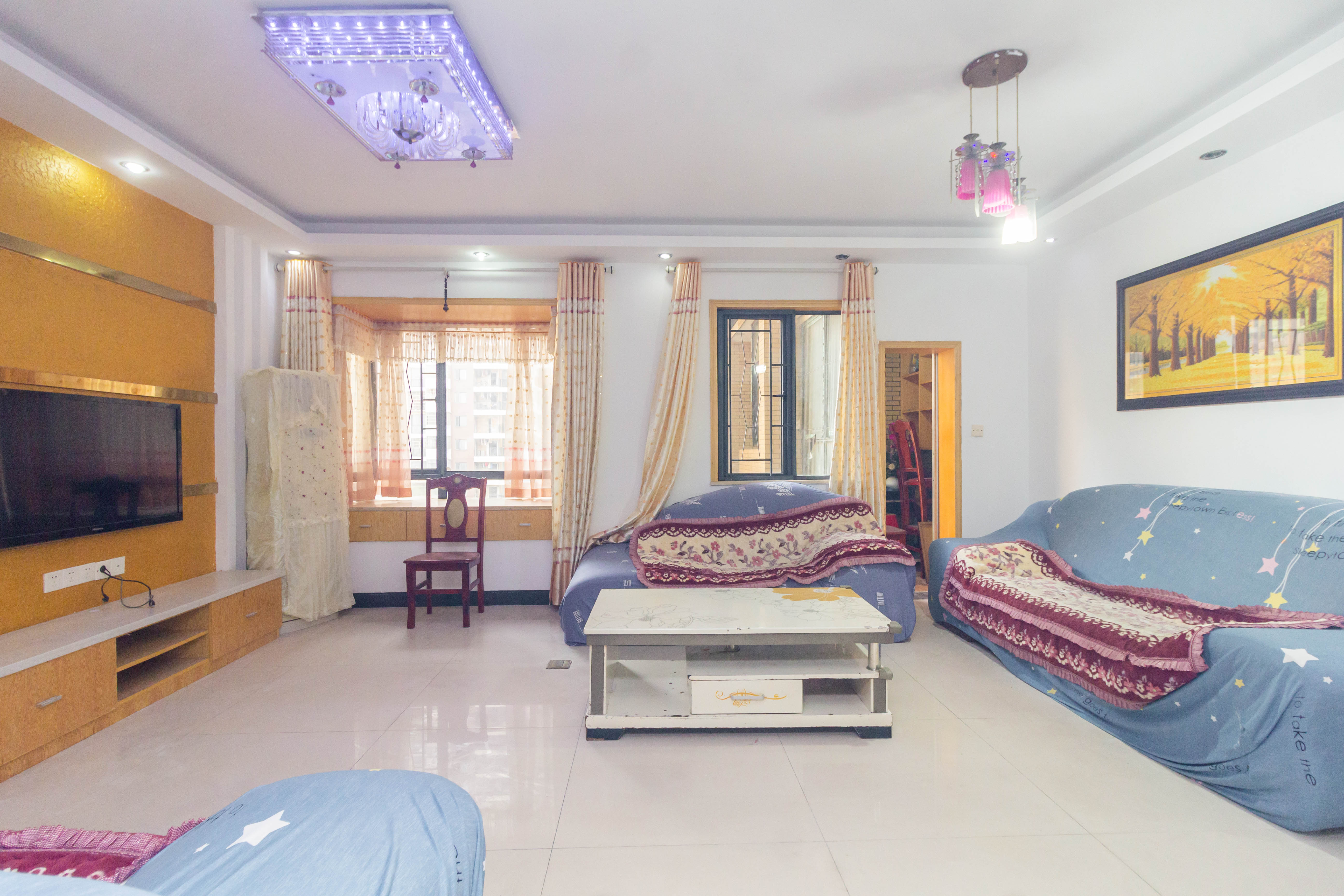 中国铁建国际城一期 3室2厅1卫 48.8万 中国铁建国际城一期 3室2厅1卫 48.8万客厅