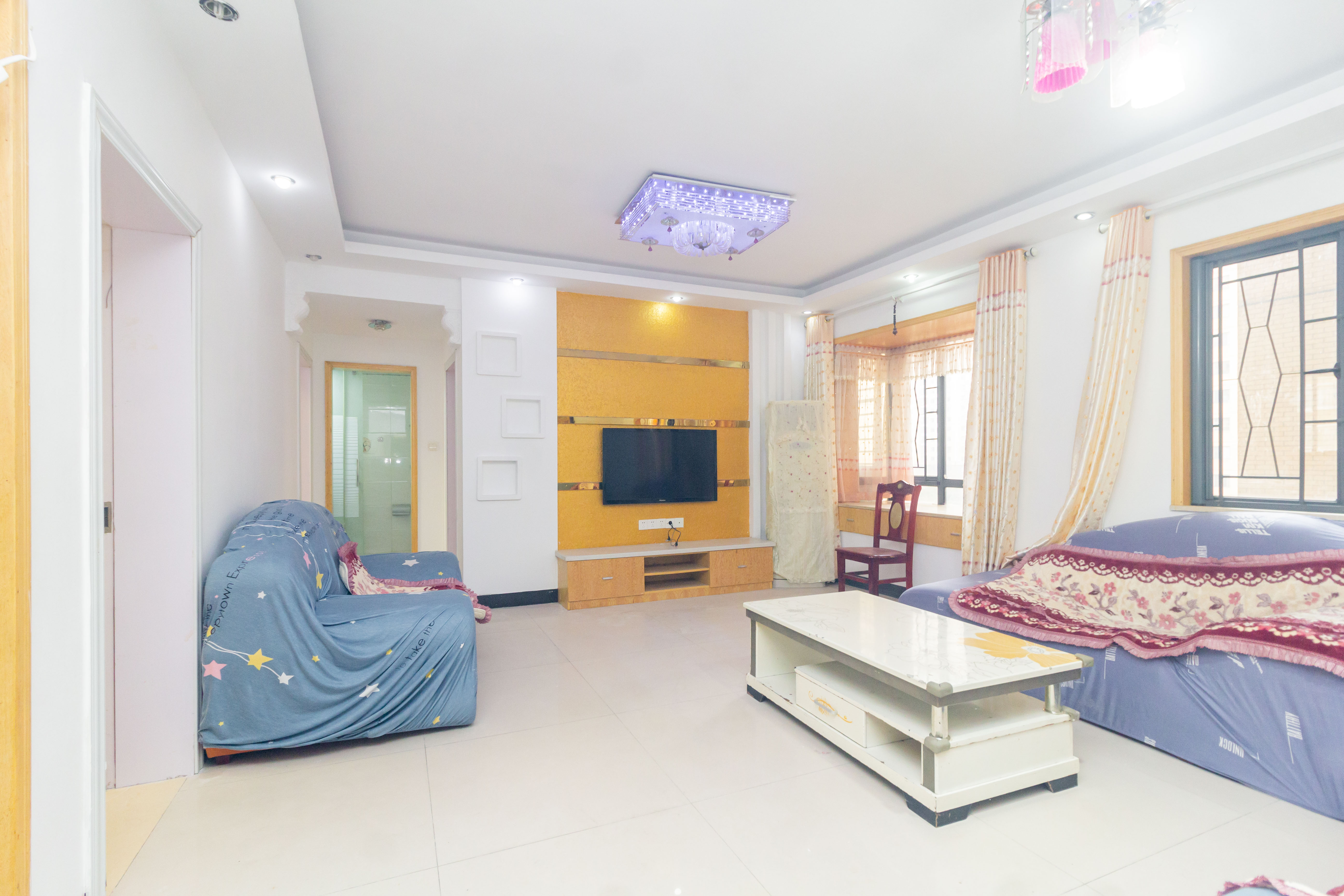 中国铁建国际城一期 3室2厅1卫 48.8万 中国铁建国际城一期 3室2厅1卫 48.8万客厅