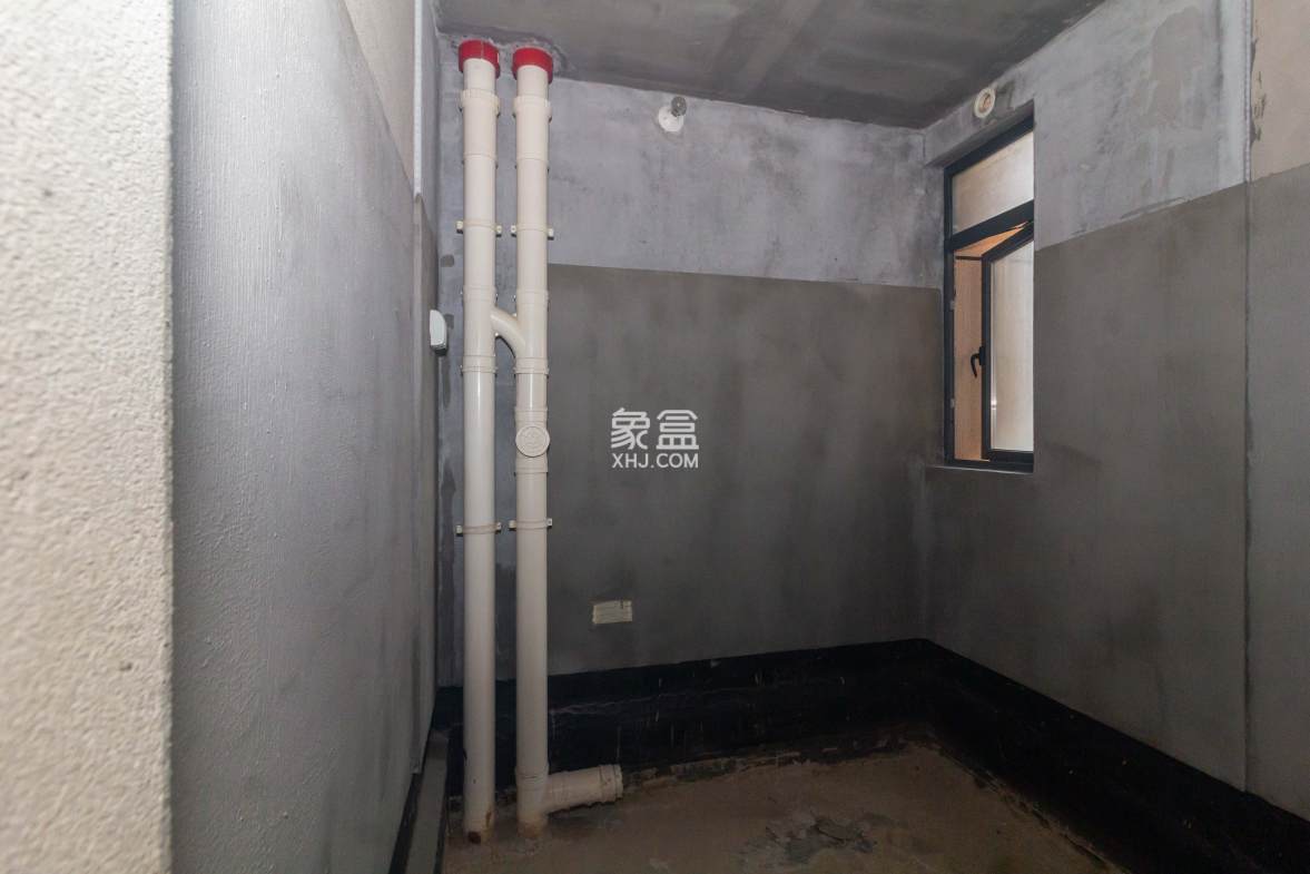 日盛湖湘花苑 3室2厅2卫 102.8万 日盛湖湘花苑 3室2厅2卫 102.8万卫生间