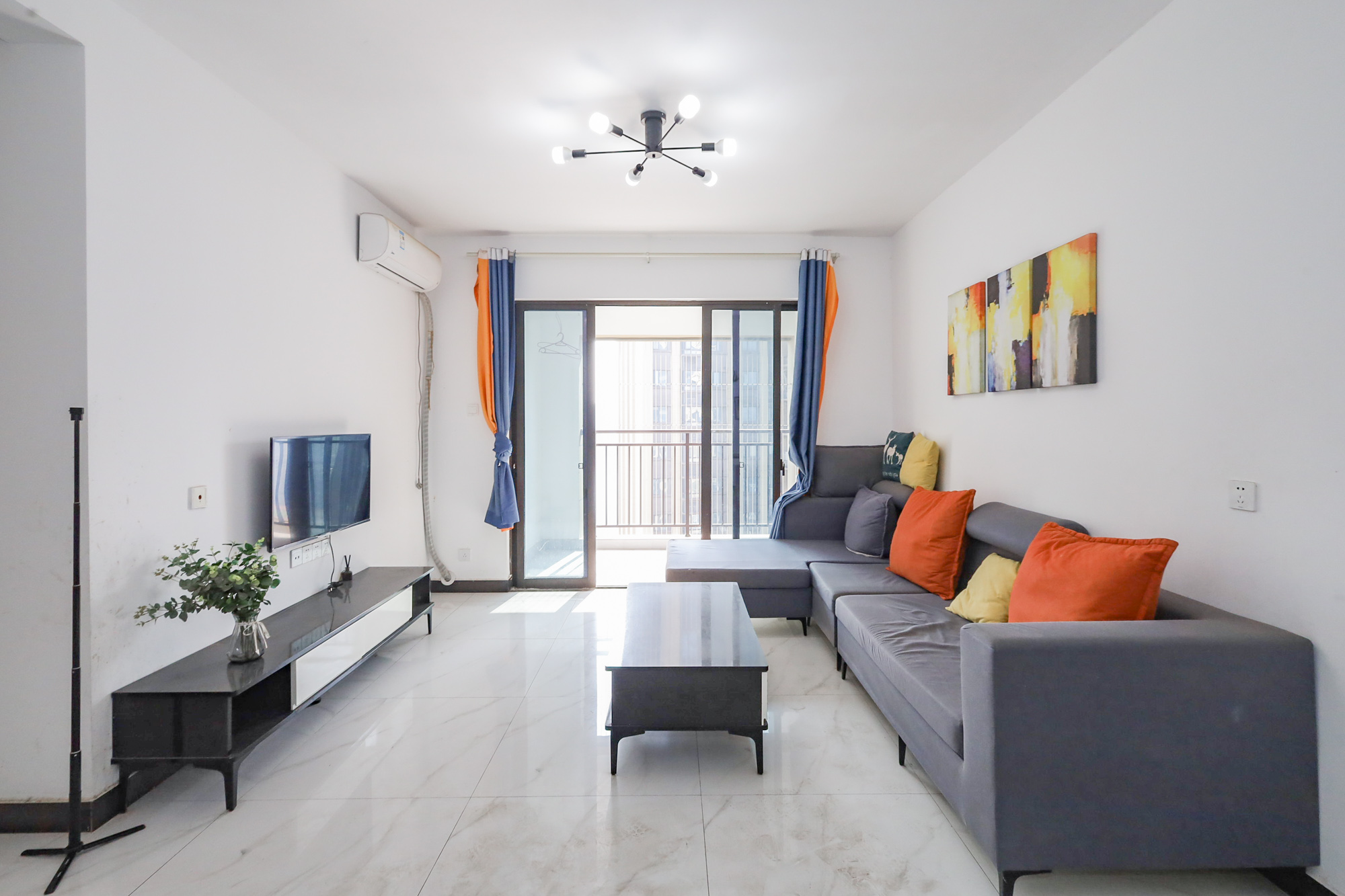 光明E城 3室2厅1卫 82.0万 光明E城 3室2厅1卫 82.0万客厅