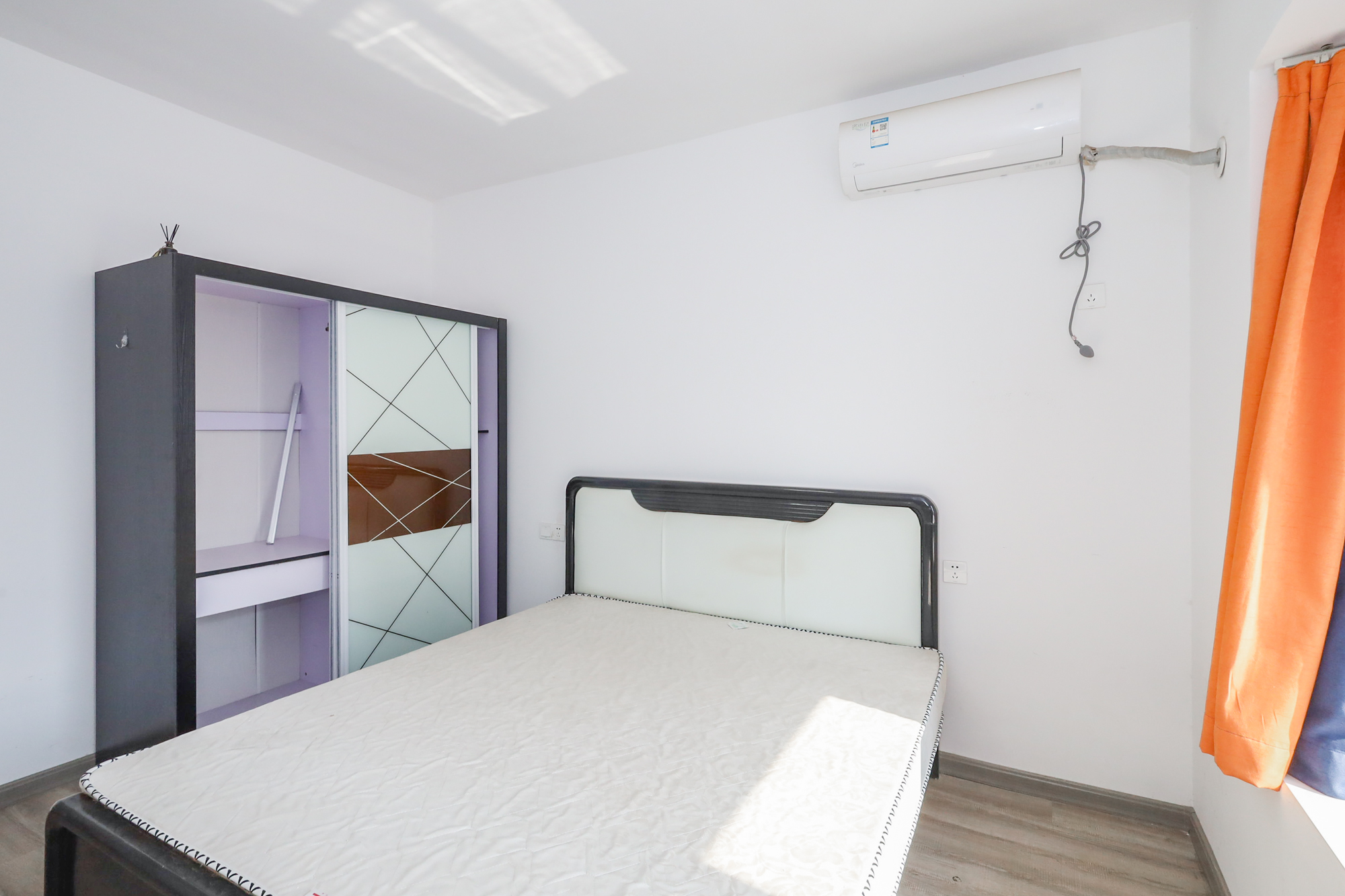 光明E城 3室2厅1卫 82.0万 光明E城 3室2厅1卫 82.0万卧室