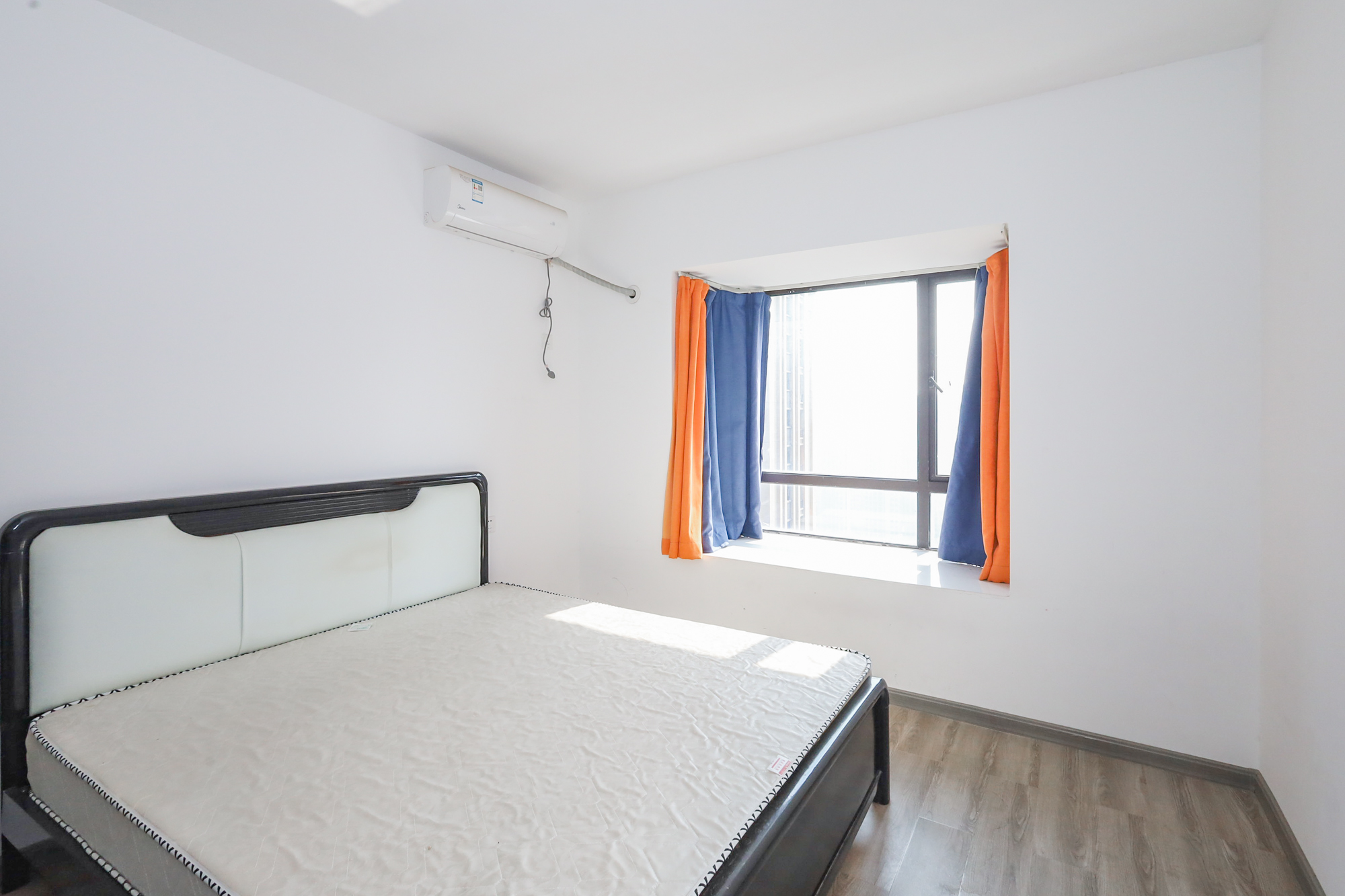 光明E城 3室2厅1卫 82.0万 光明E城 3室2厅1卫 82.0万卧室