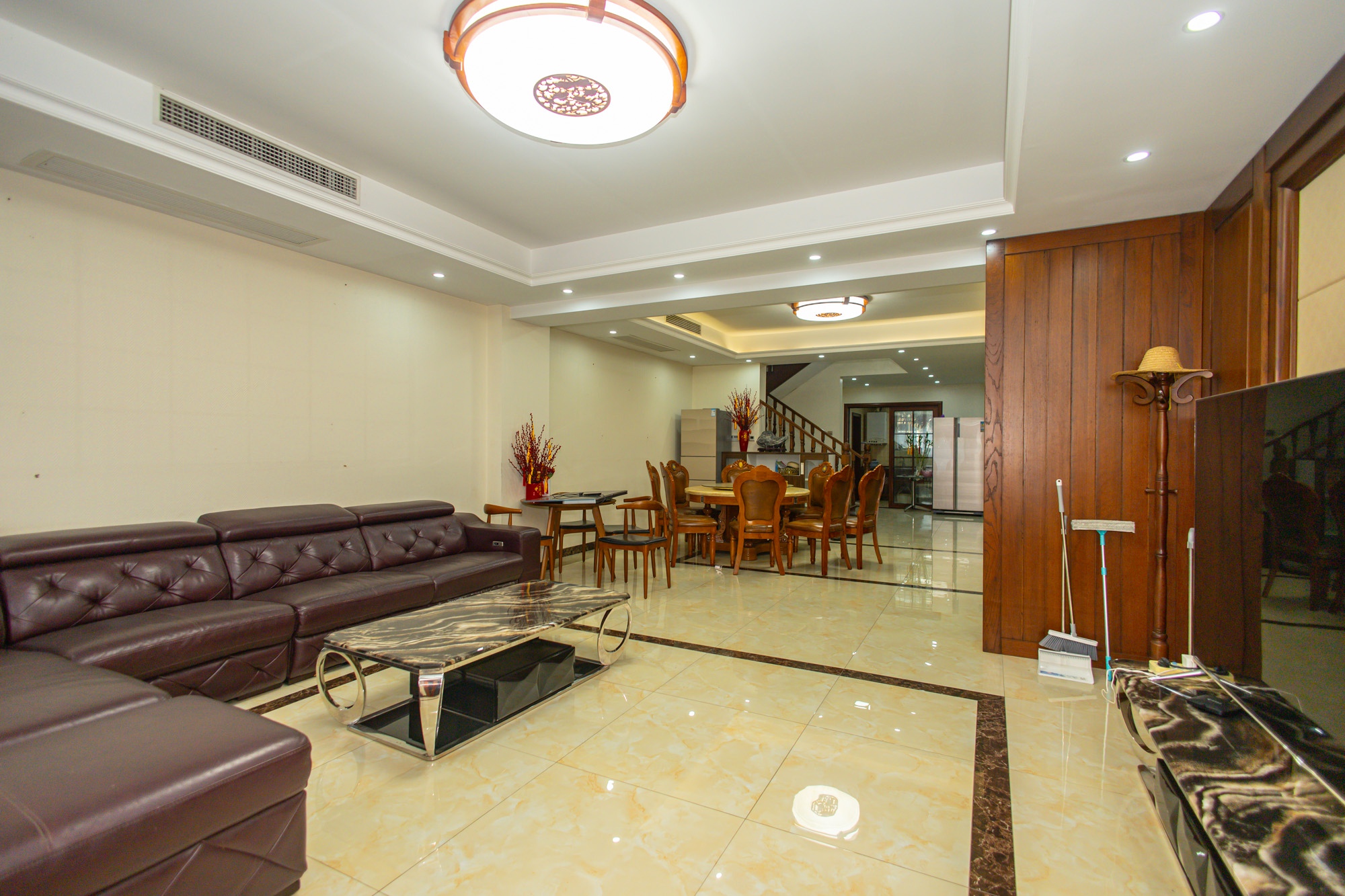 碧桂园威尼斯城 5室2厅5卫 389.98万 碧桂园威尼斯城 5室2厅5卫 389.98万客厅