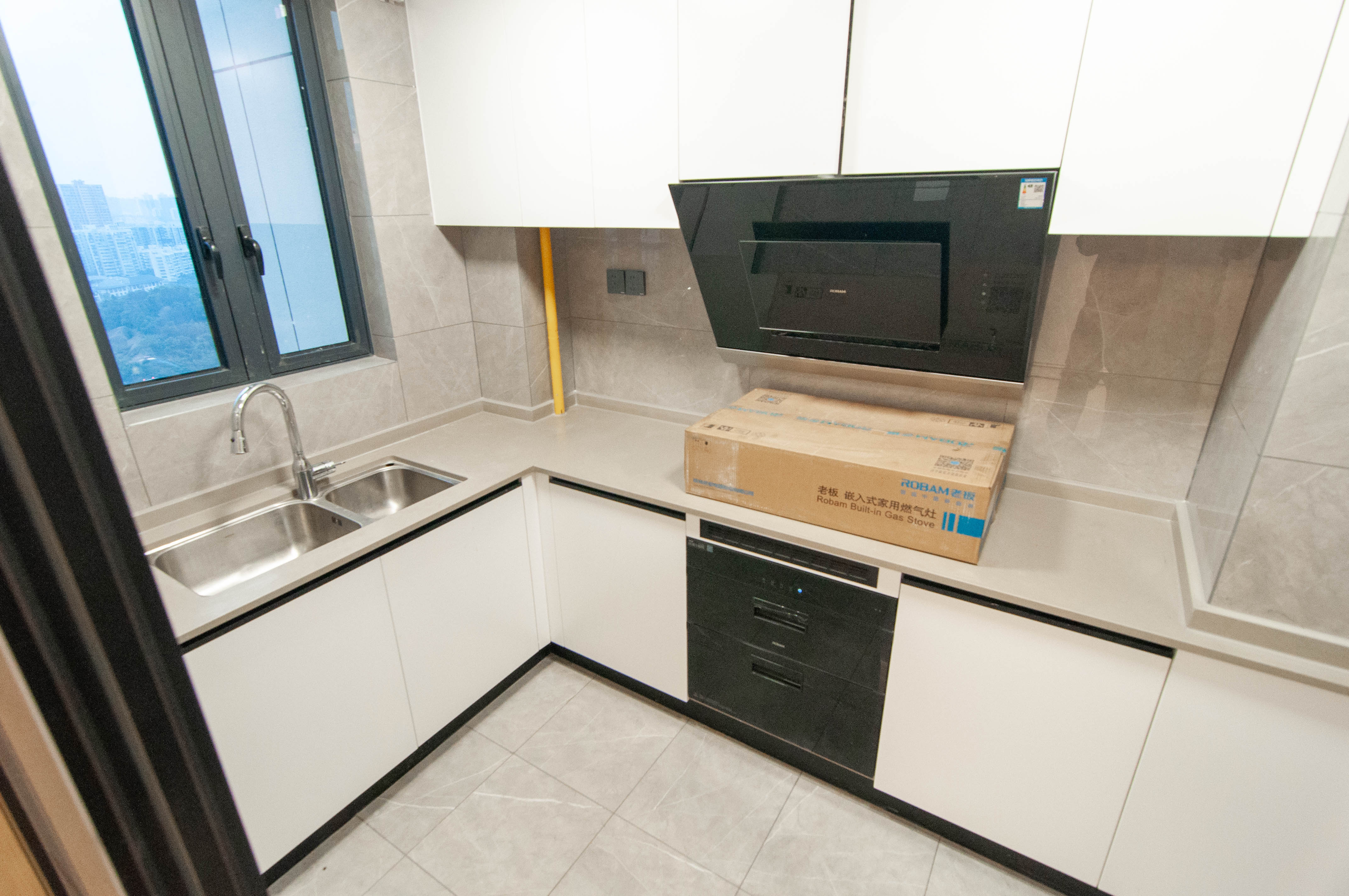 长房悦香山  4室2厅2卫    145.0万 长房悦香山  4室2厅2卫    145.0万厨房