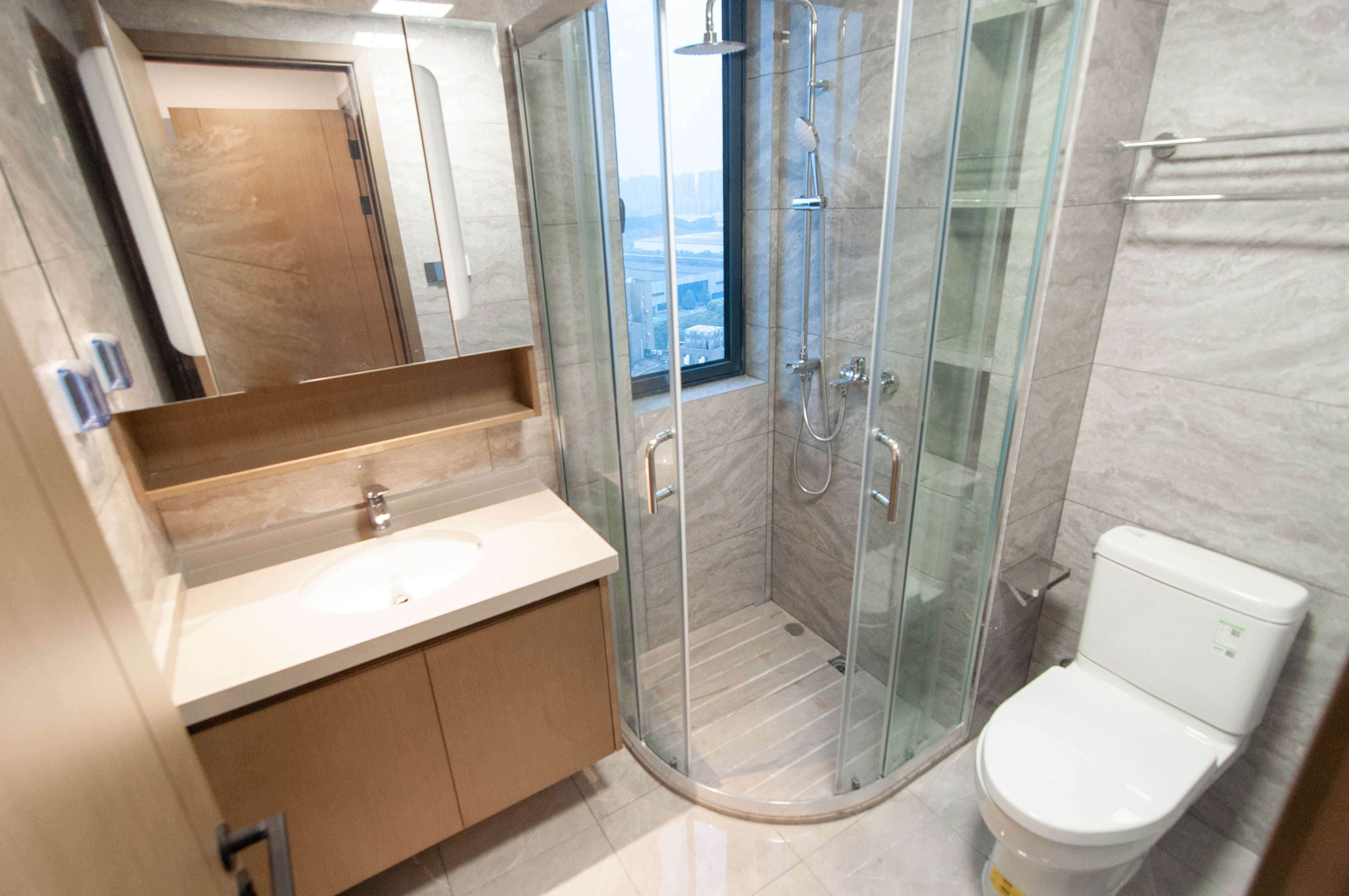 长房悦香山  4室2厅2卫    145.0万 长房悦香山  4室2厅2卫    145.0万卫生间