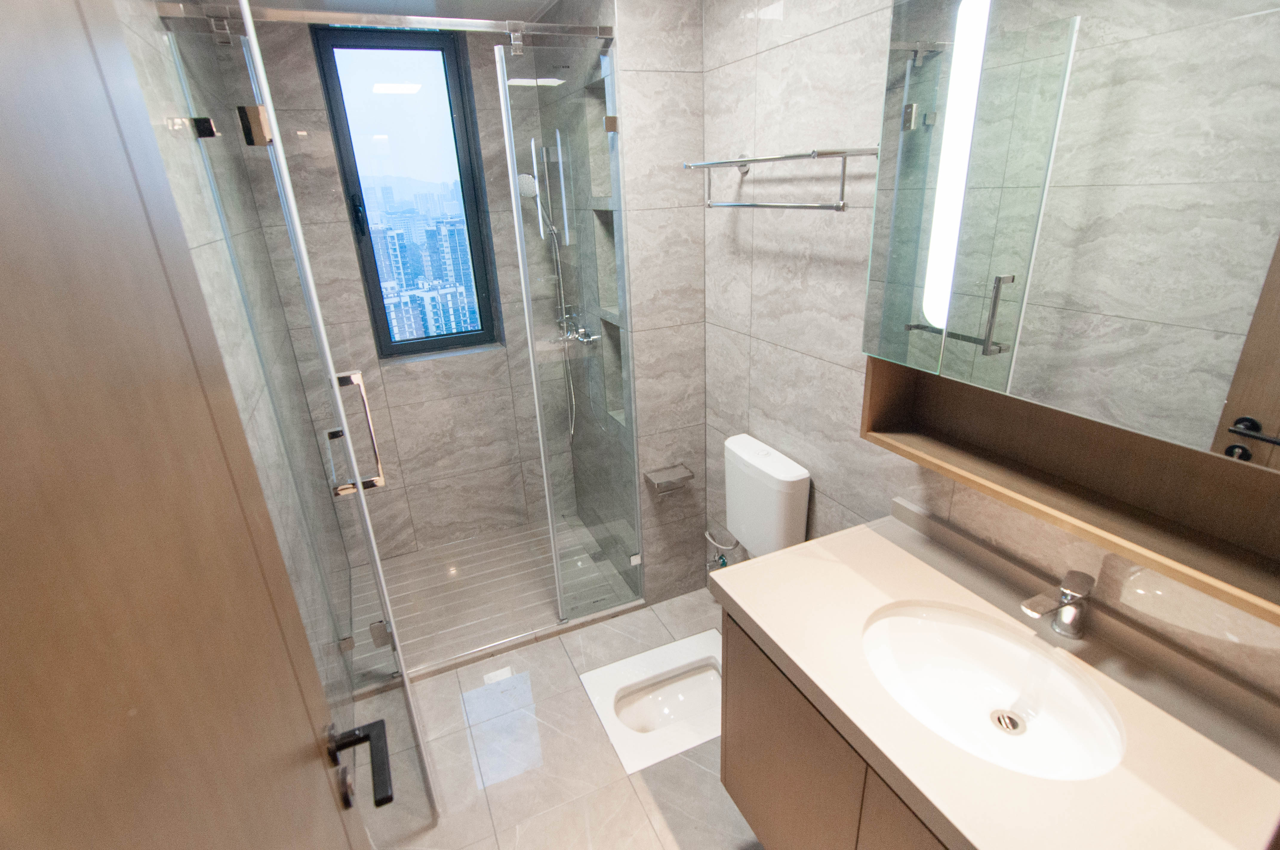 长房悦香山  4室2厅2卫    145.0万 长房悦香山  4室2厅2卫    145.0万卫生间