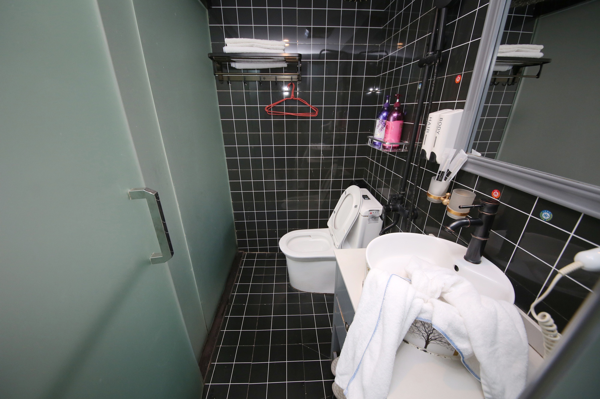 永安宝苑大厦  4室2厅2卫   180.00万卫生间