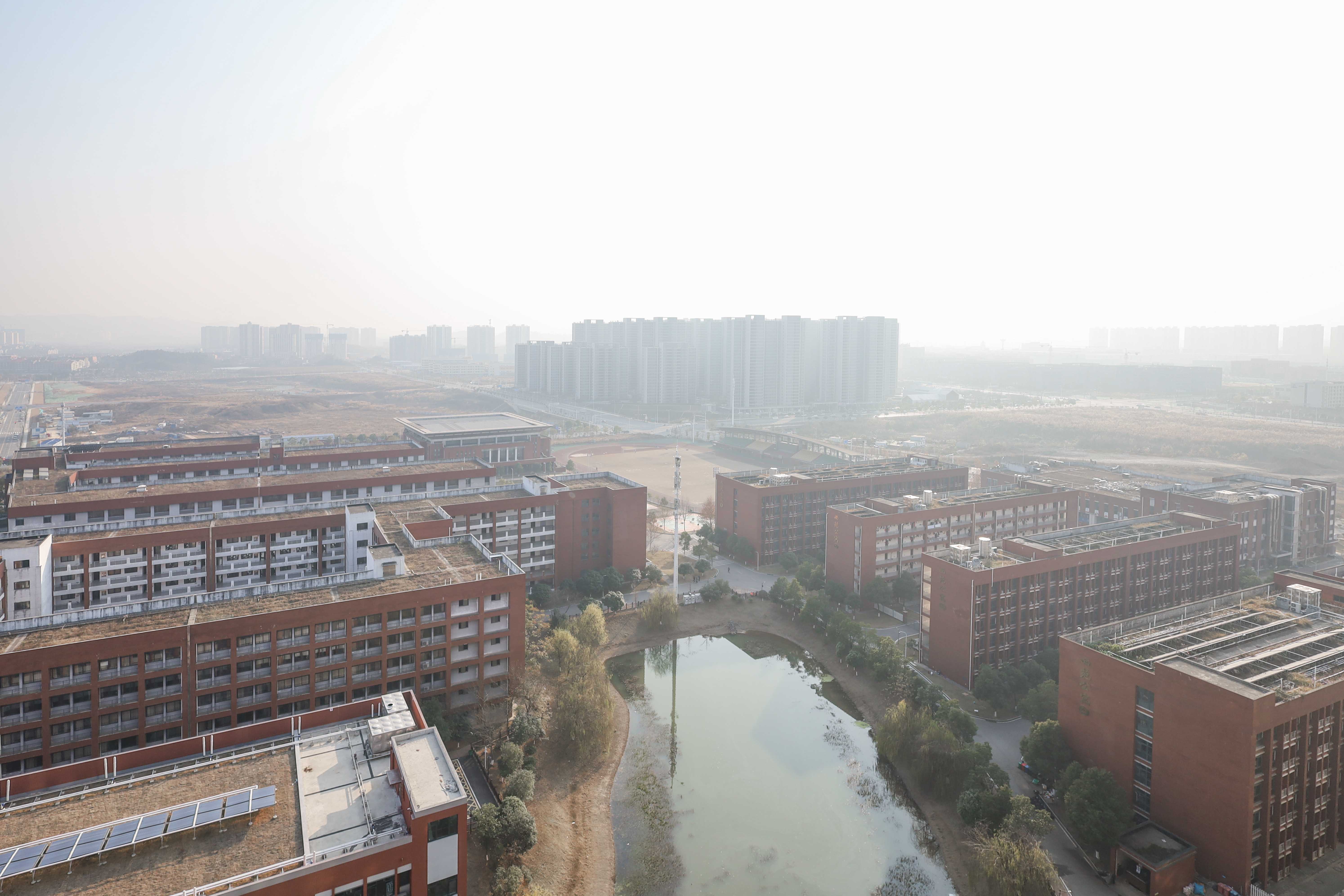 汉唐世家二期 3室2厅2卫 68.0万 汉唐世家二期 3室2厅2卫 68.0万阳台