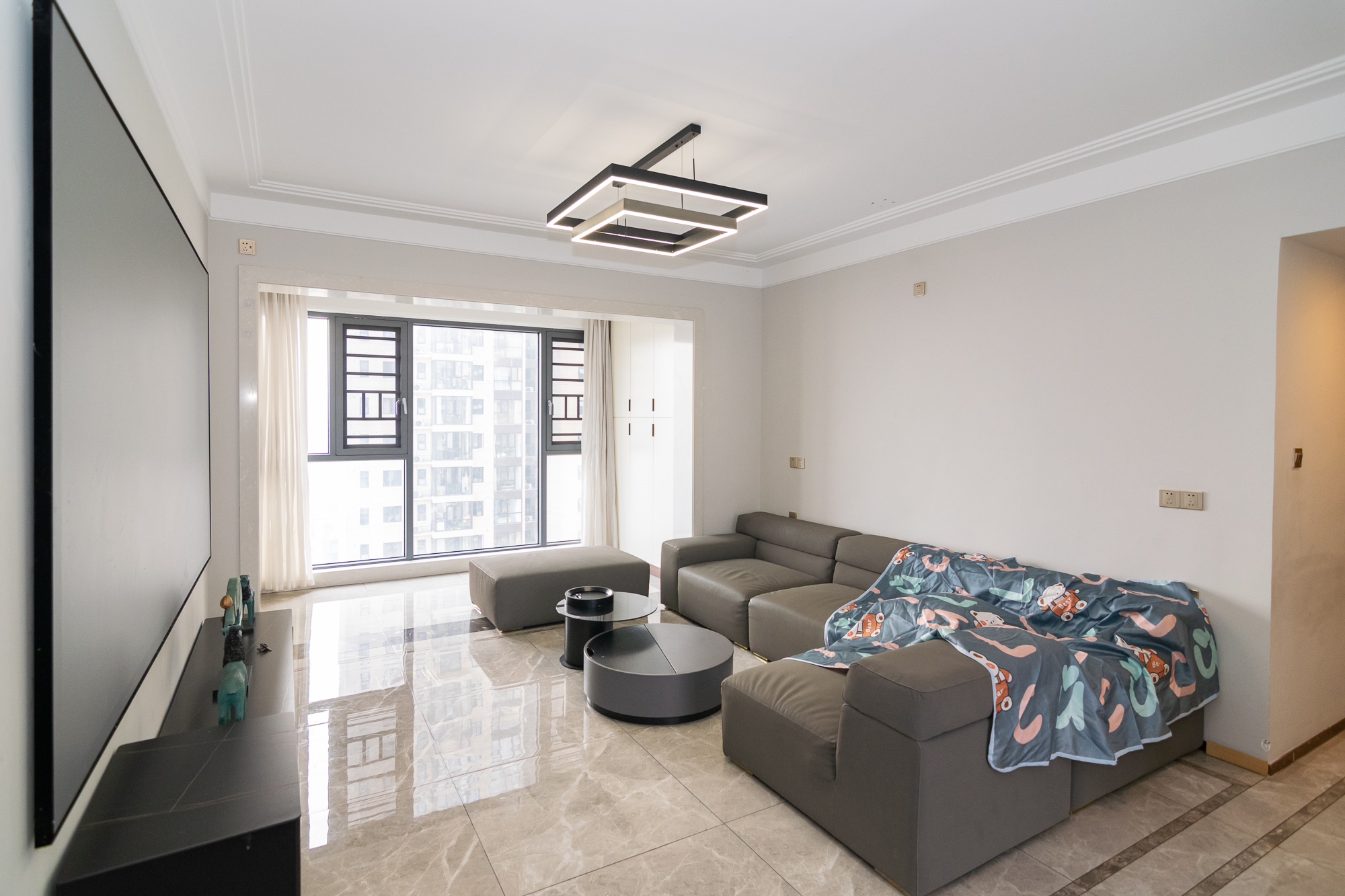 新华联梦想城  4室2厅2卫    115.0万客厅