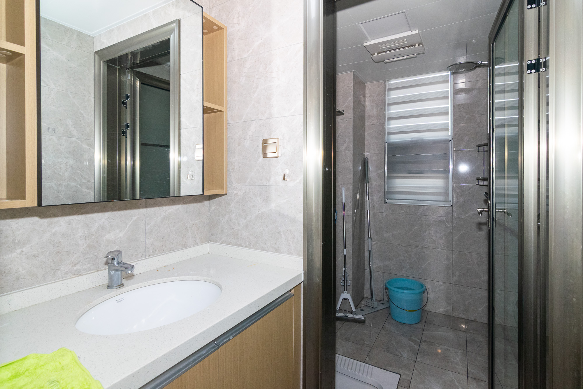 新华联梦想城  4室2厅2卫    115.0万卫生间