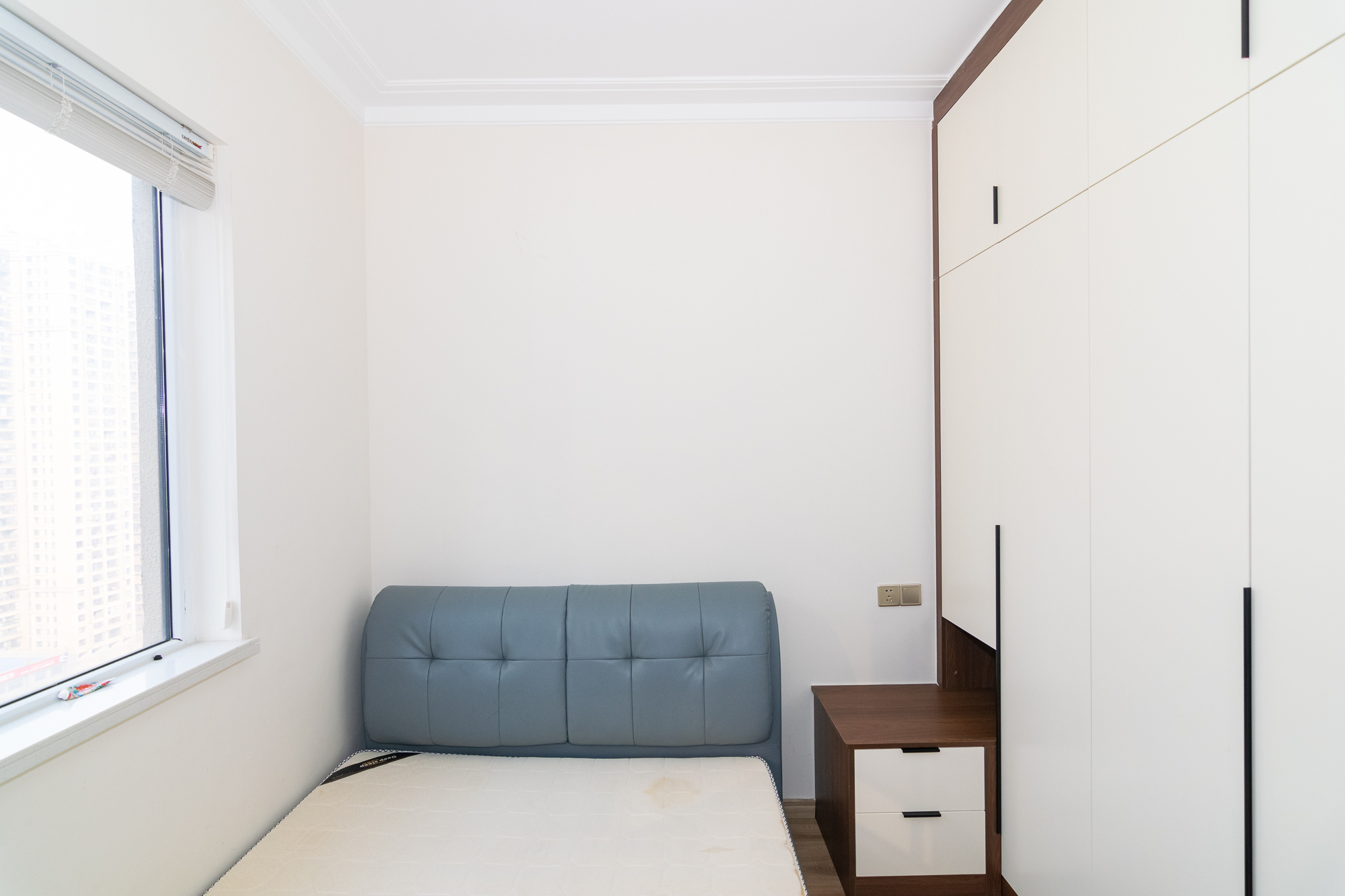 新华联梦想城  4室2厅2卫    115.0万卧室