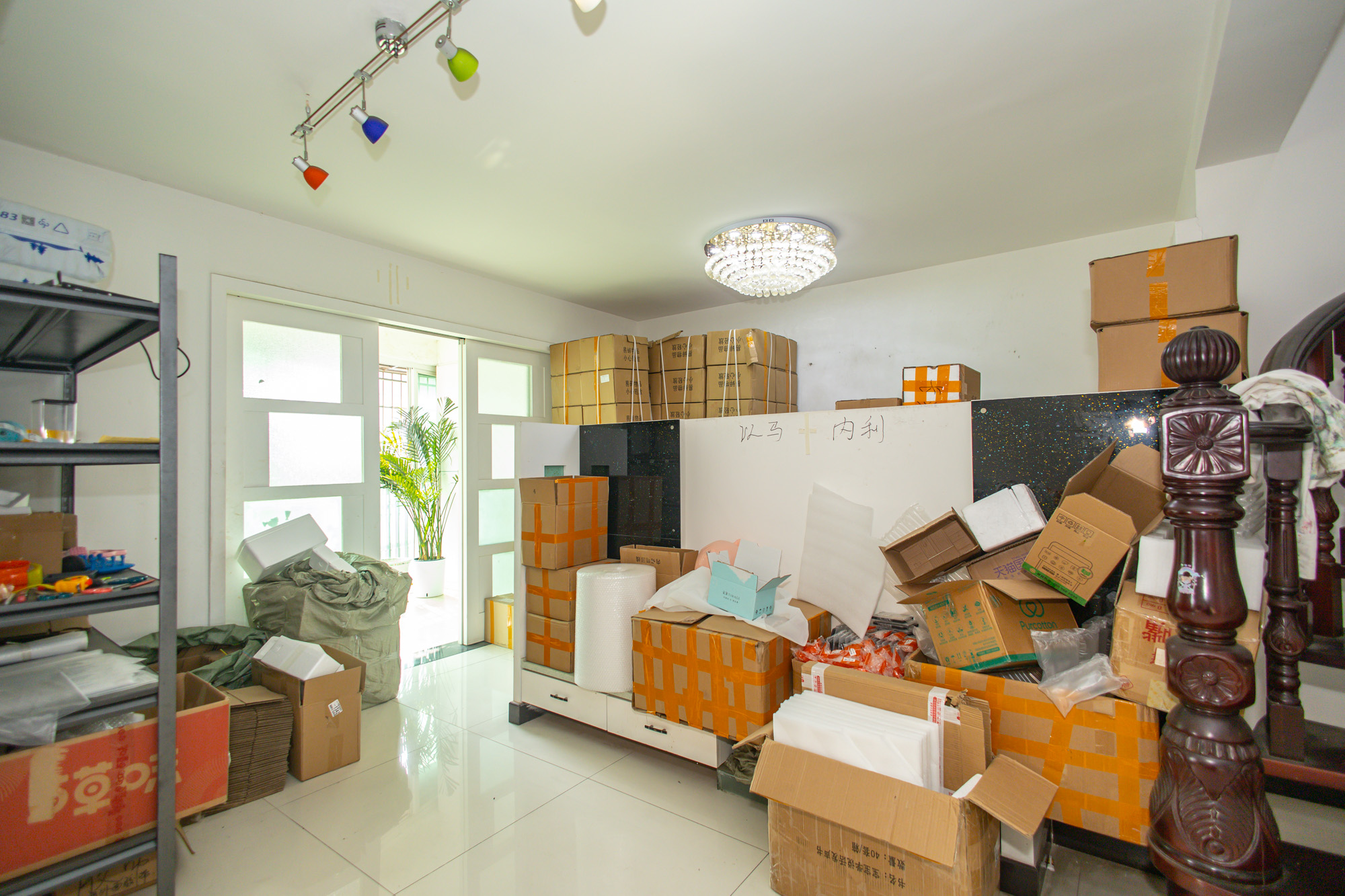 晶华美地 5室2厅2卫 140.0万 晶华美地 5室2厅2卫 140.0万客厅