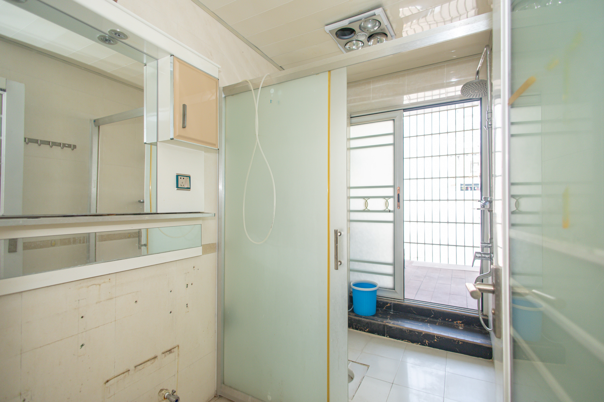 晶华美地 5室2厅2卫 140.0万 晶华美地 5室2厅2卫 140.0万卫生间