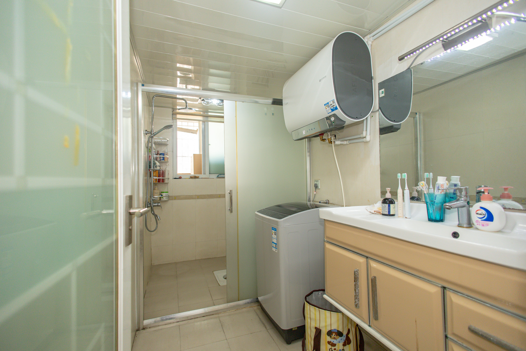 晶华美地 5室2厅2卫 140.0万 晶华美地 5室2厅2卫 140.0万卫生间