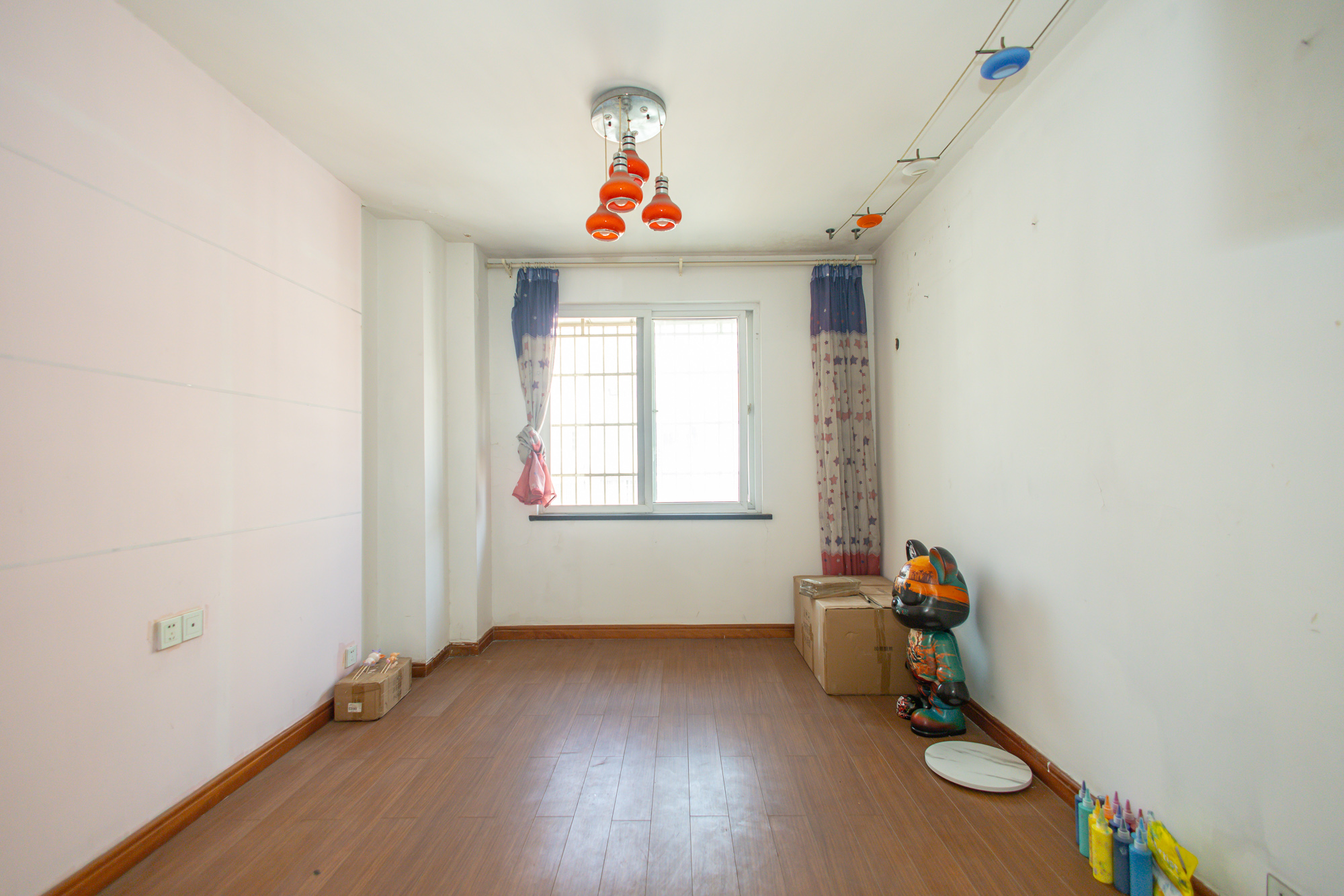 晶华美地 5室2厅2卫 140.0万 晶华美地 5室2厅2卫 140.0万卧室