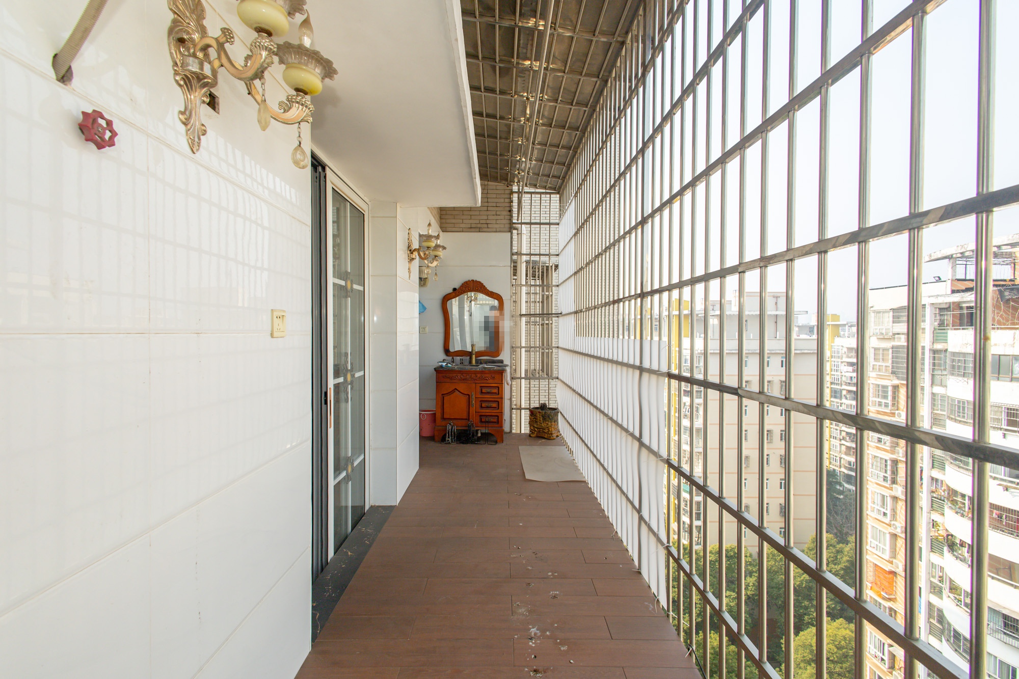 晶华美地 5室2厅2卫 140.0万 晶华美地 5室2厅2卫 140.0万阳台