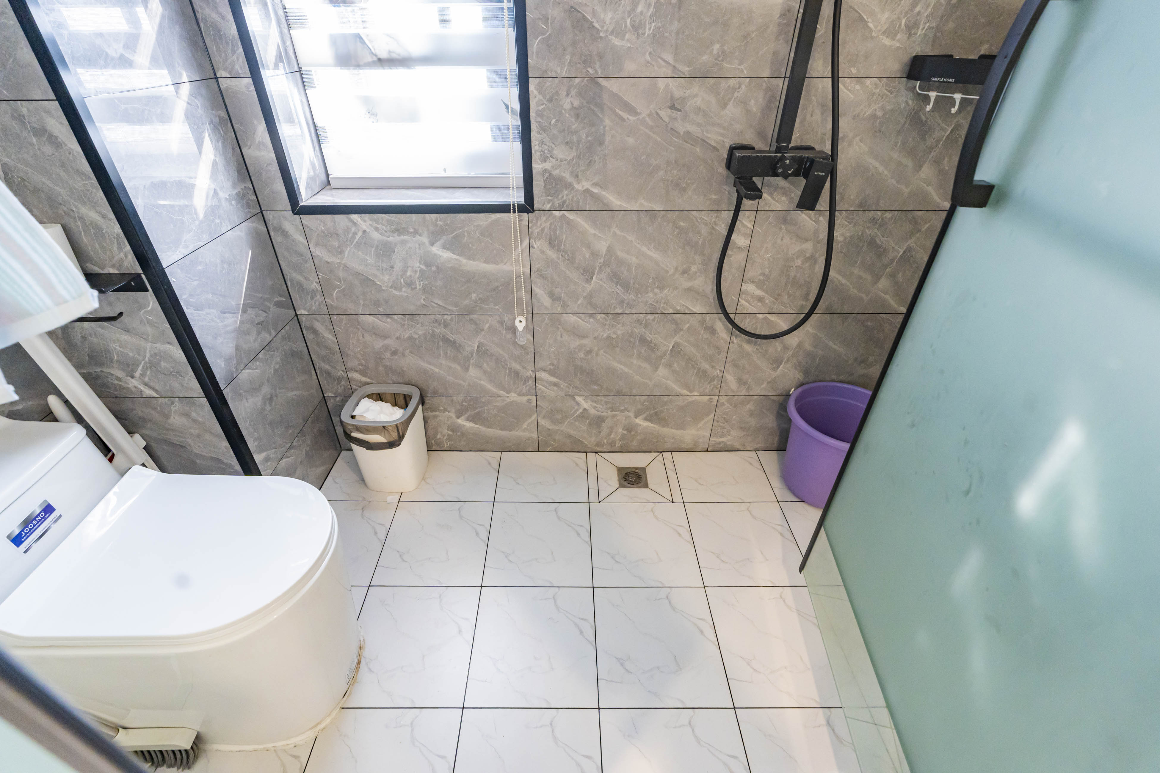 弘坤云寓 1室1厅1卫 58.0万 弘坤云寓 1室1厅1卫 58.0万卫生间