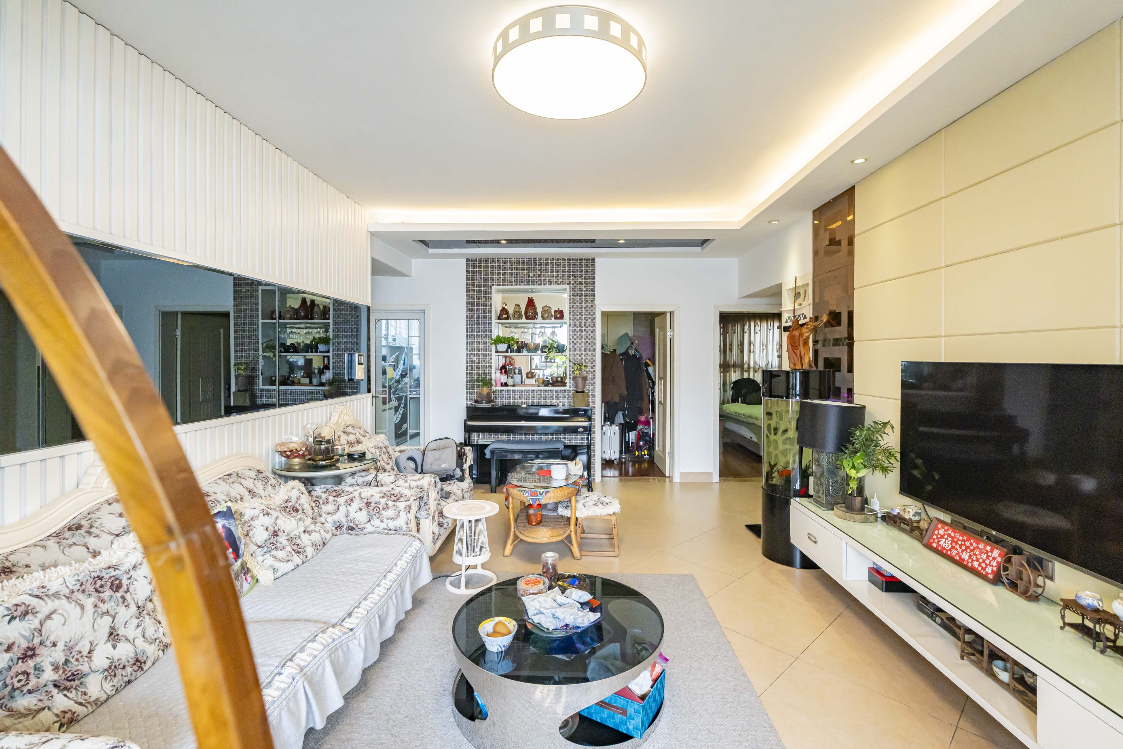 凯乐国际城 2室2厅1卫 110.00万 凯乐国际城 2室2厅1卫 110.00万客厅