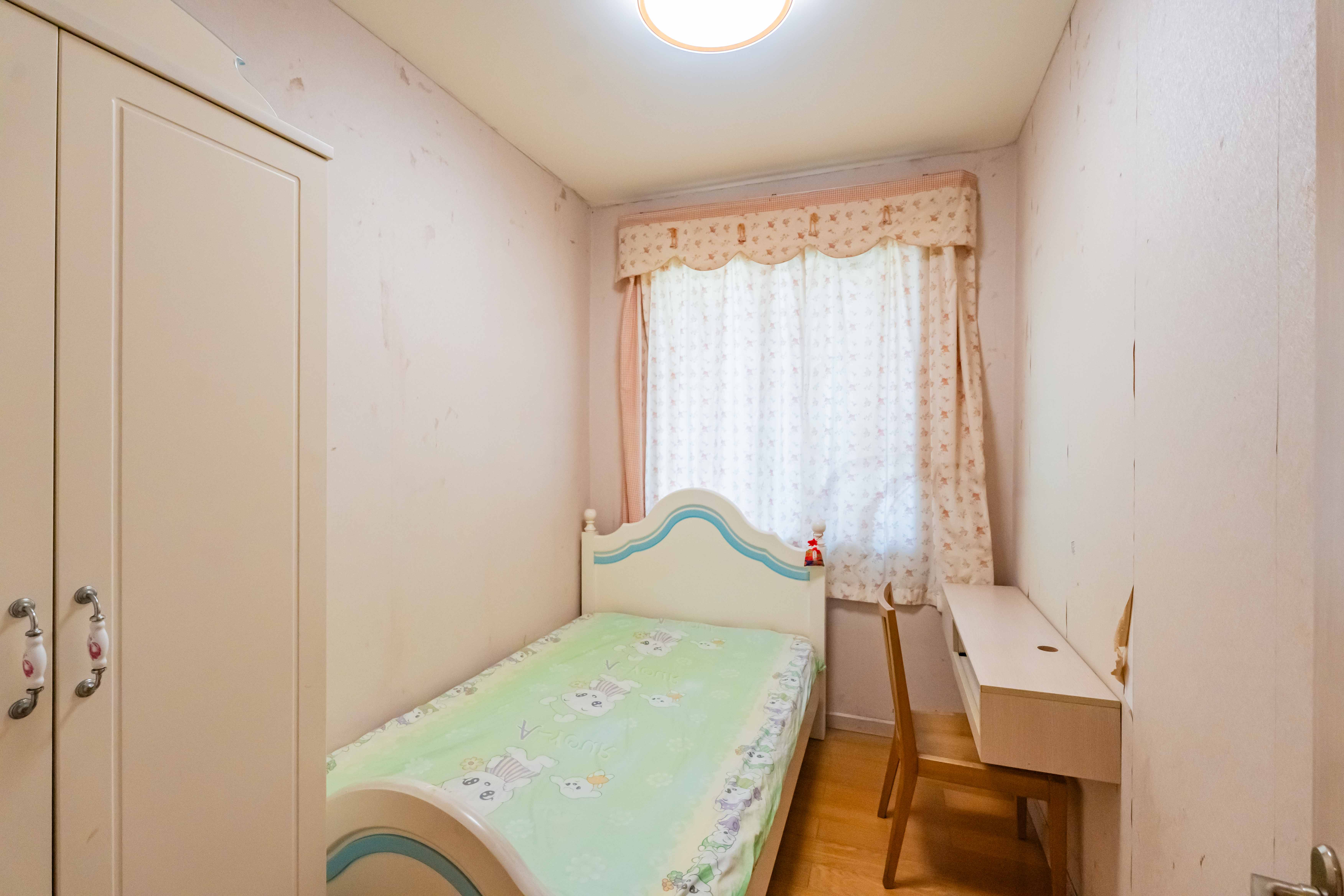 盛世美居荷园  2室2厅1卫   92.00万卧室