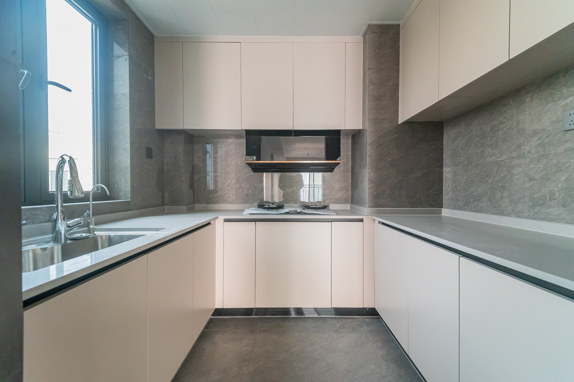 万科松湖天地 4室2厅2卫 158.0万 万科松湖天地 4室2厅2卫 158.0万厨房